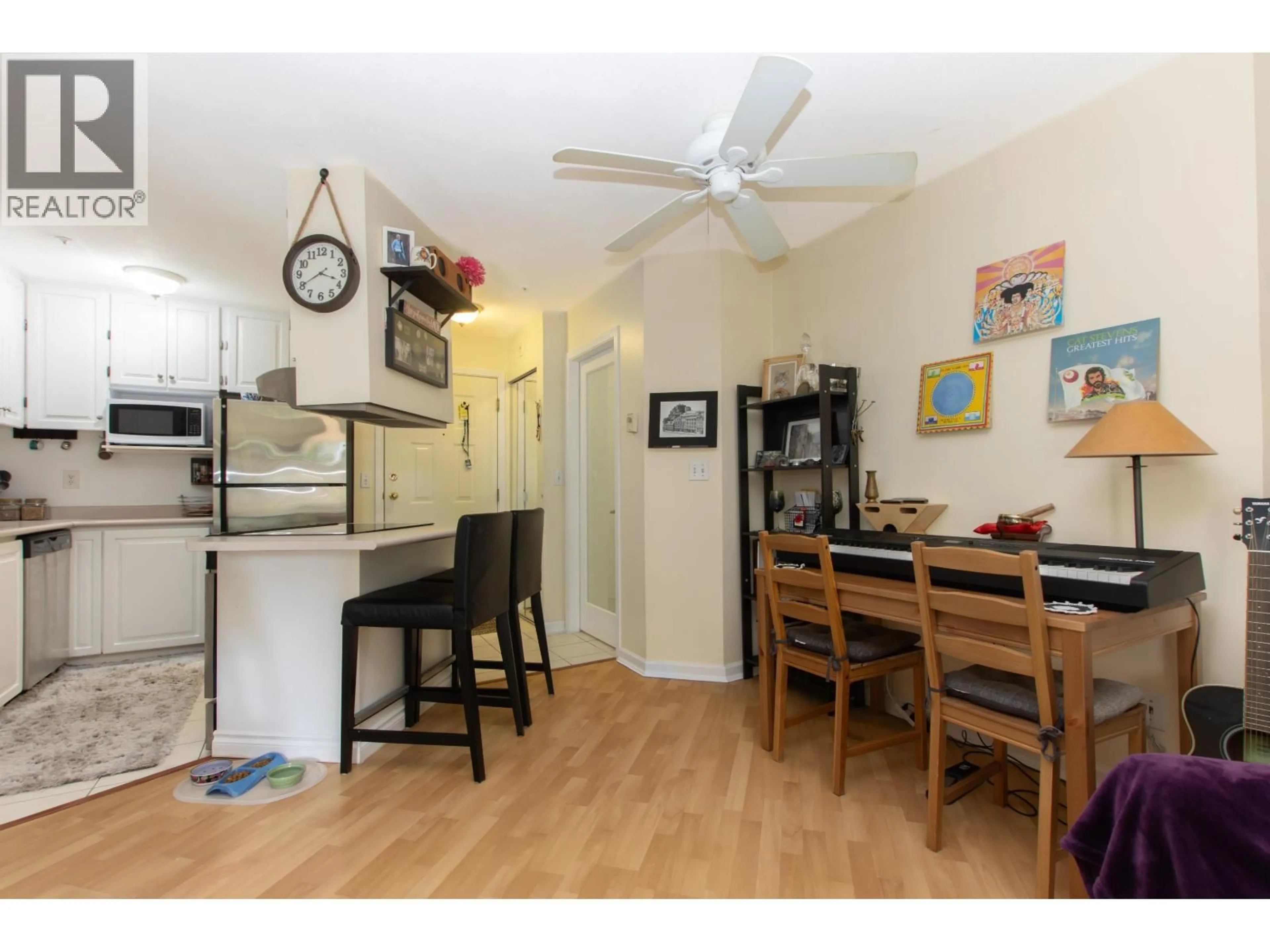 Standard kitchen, wood/laminate floor for E210 - 40180 WILLOW CRESCENT, Squamish British Columbia V8B0M3