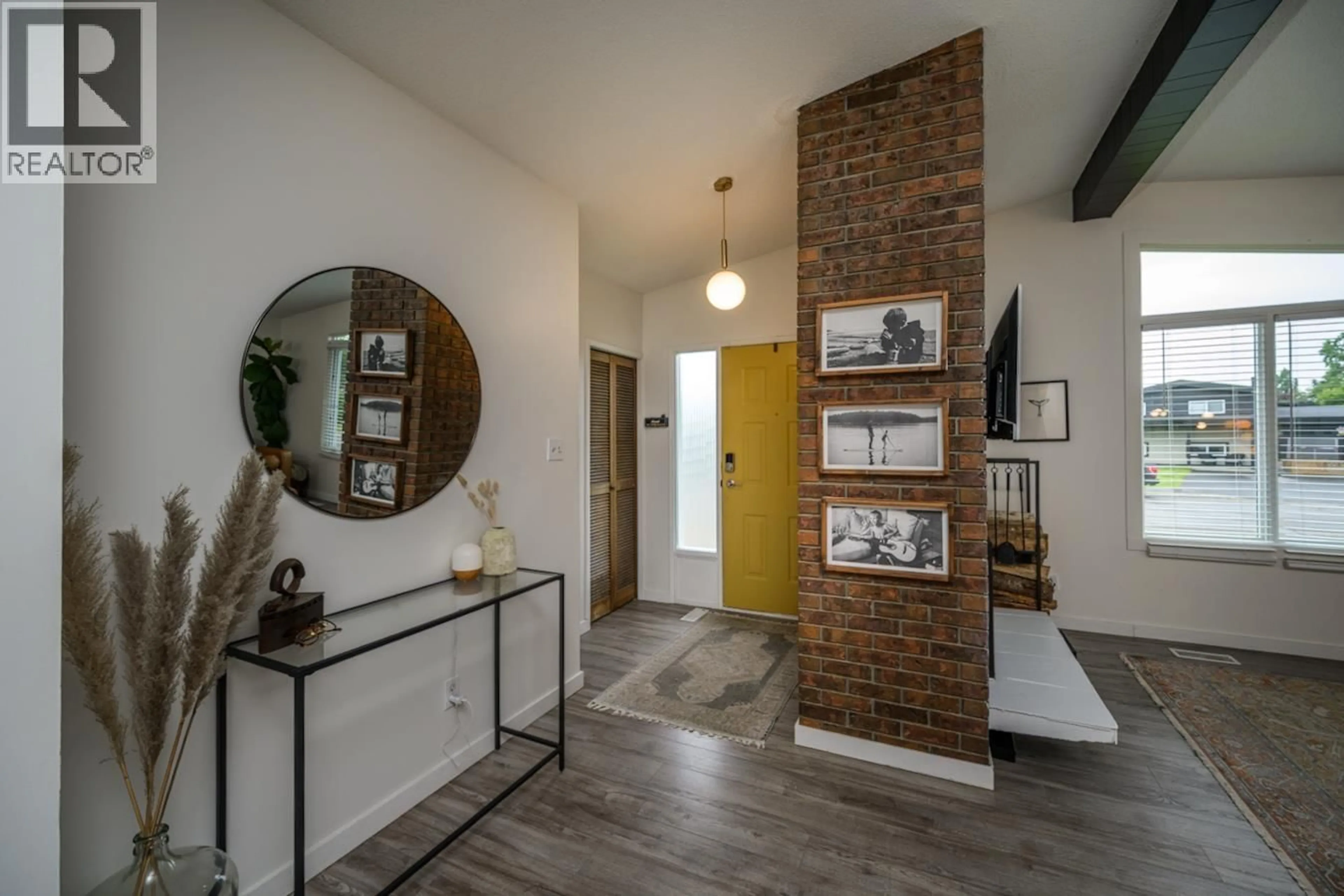 Indoor entryway for 288 MCDERMID DRIVE, Prince George British Columbia V2M5W8