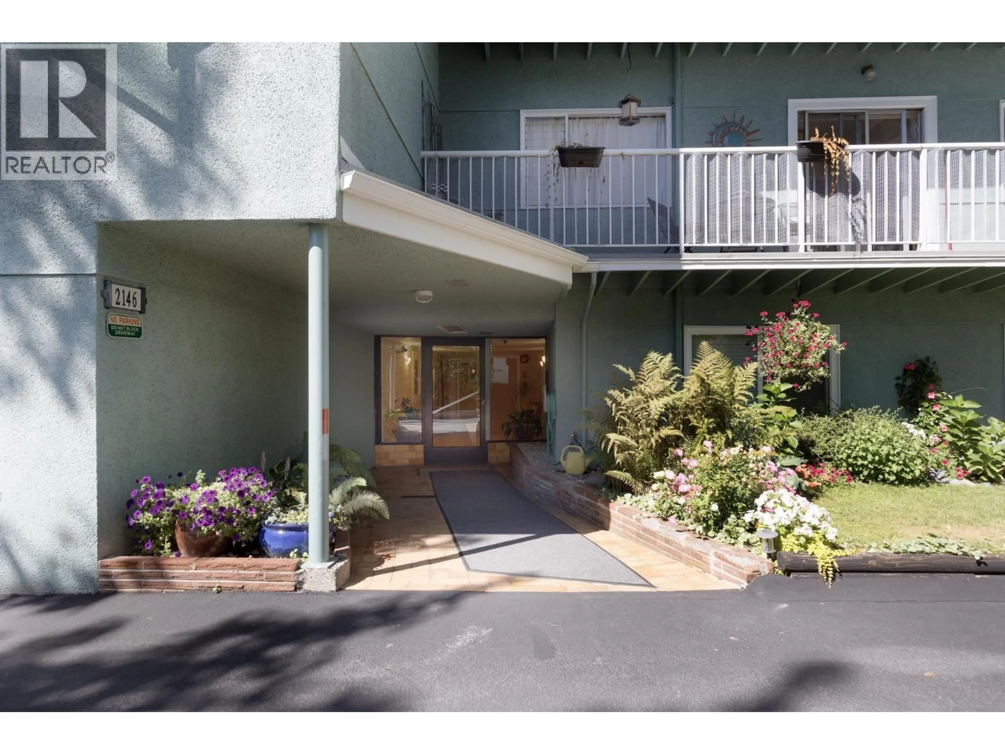 Indoor foyer for 203 - 2146 43RD AVENUE, Vancouver British Columbia V6M2E1
