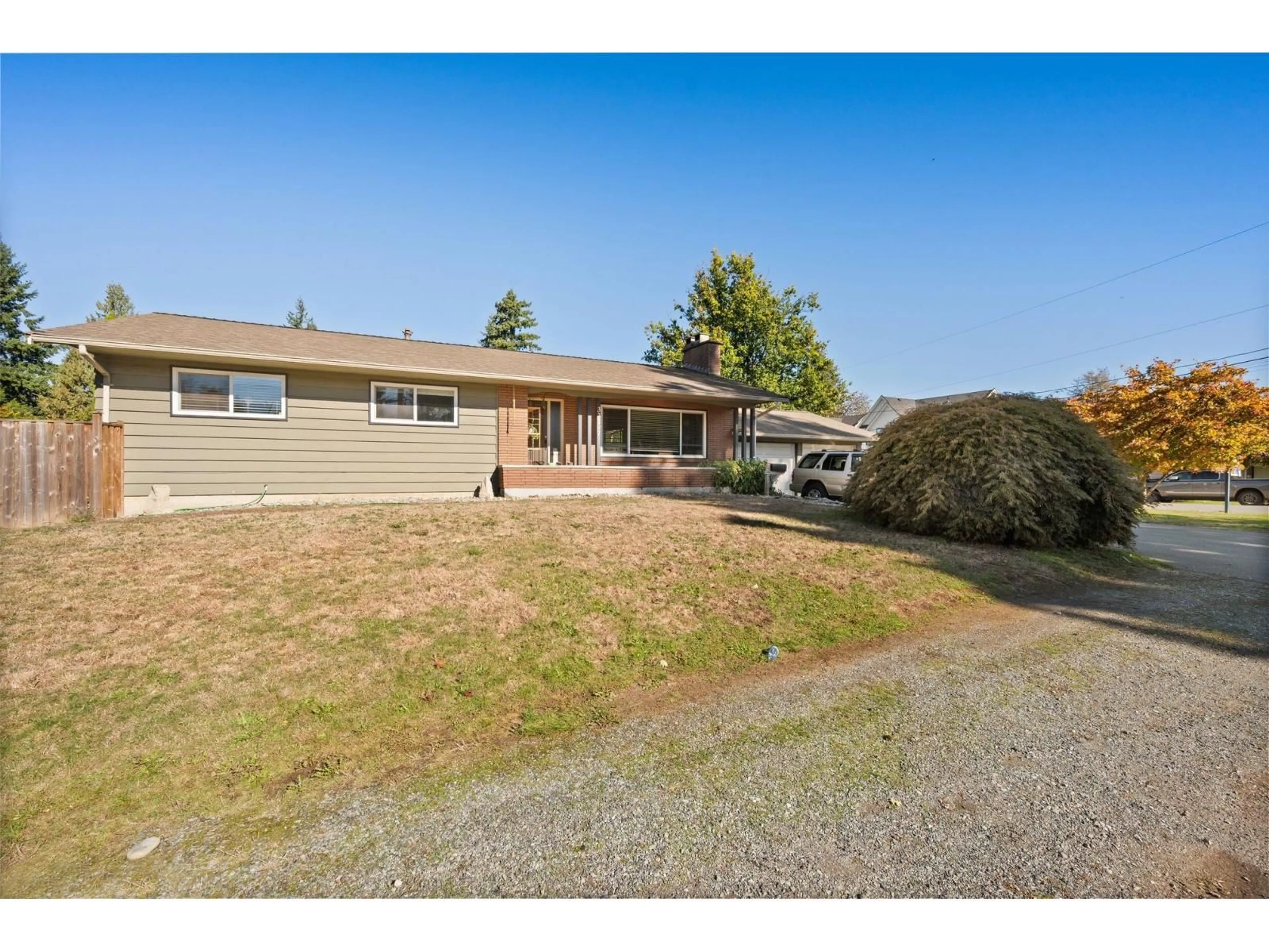 A pic from outside/outdoor area/front of a property/back of a property/a pic from drone, street for 33297 SHELLEY, Abbotsford British Columbia V2S1A6