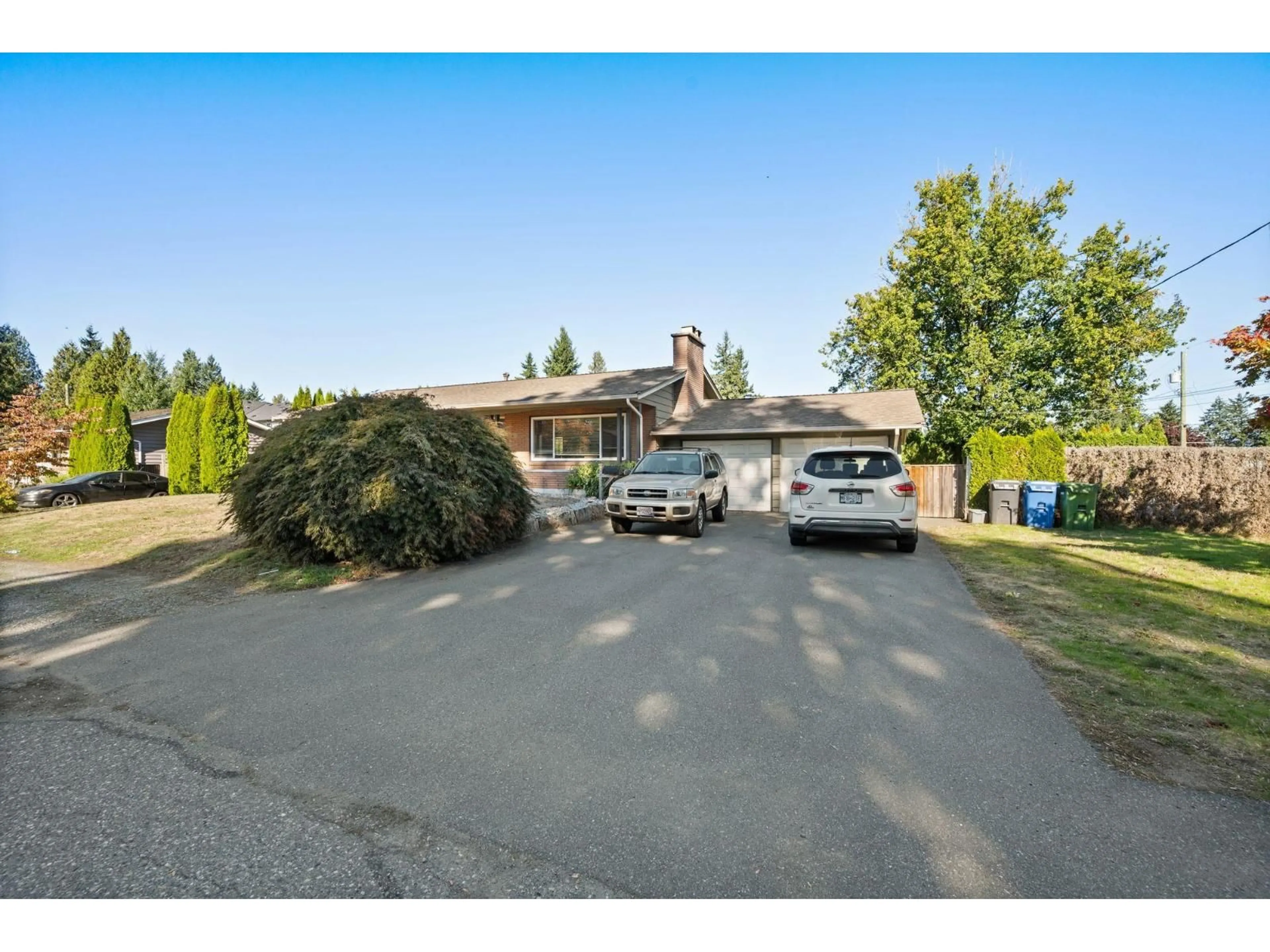 A pic from outside/outdoor area/front of a property/back of a property/a pic from drone, street for 33297 SHELLEY, Abbotsford British Columbia V2S1A6