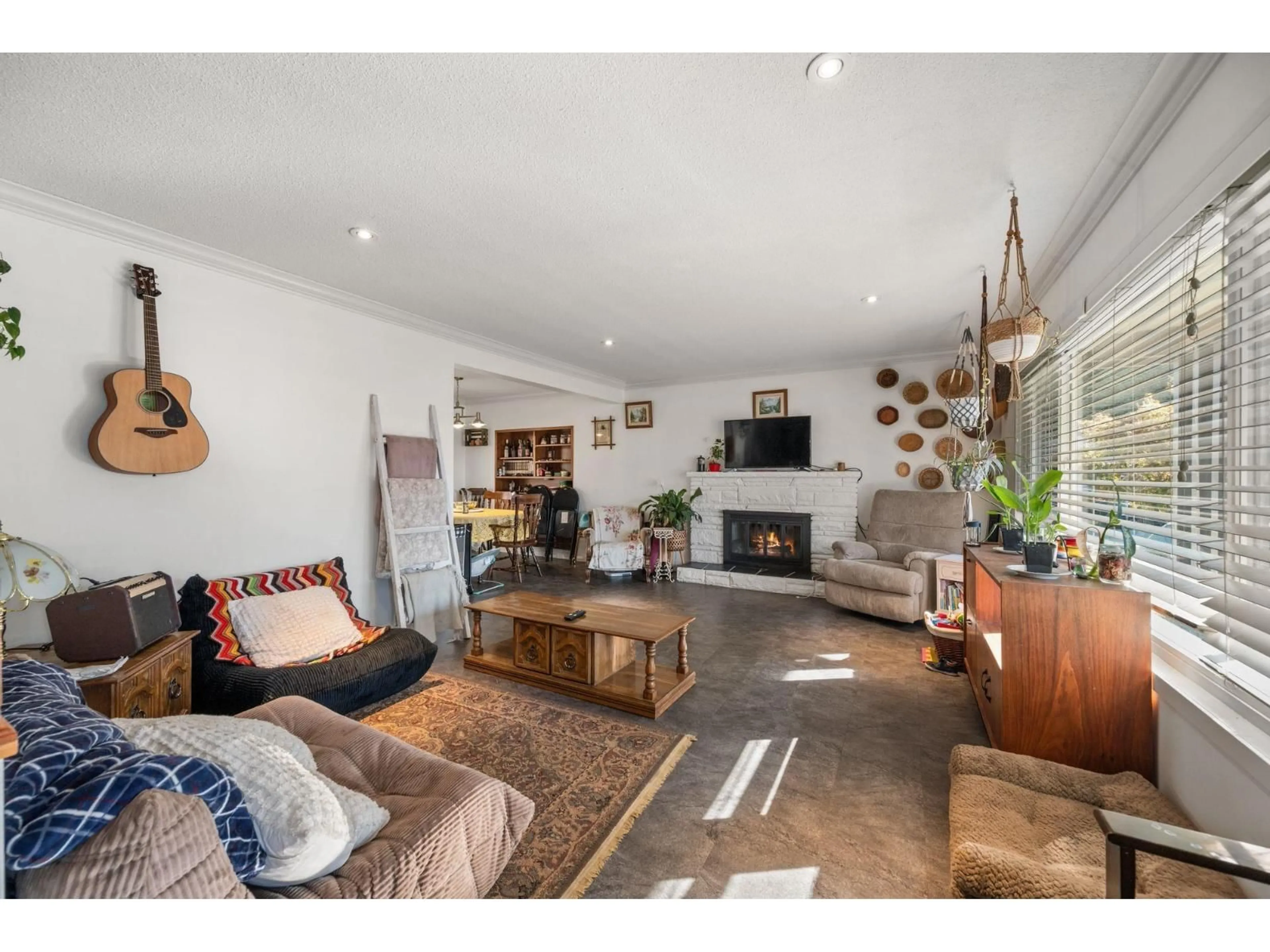 Living room with furniture, unknown for 33297 SHELLEY, Abbotsford British Columbia V2S1A6