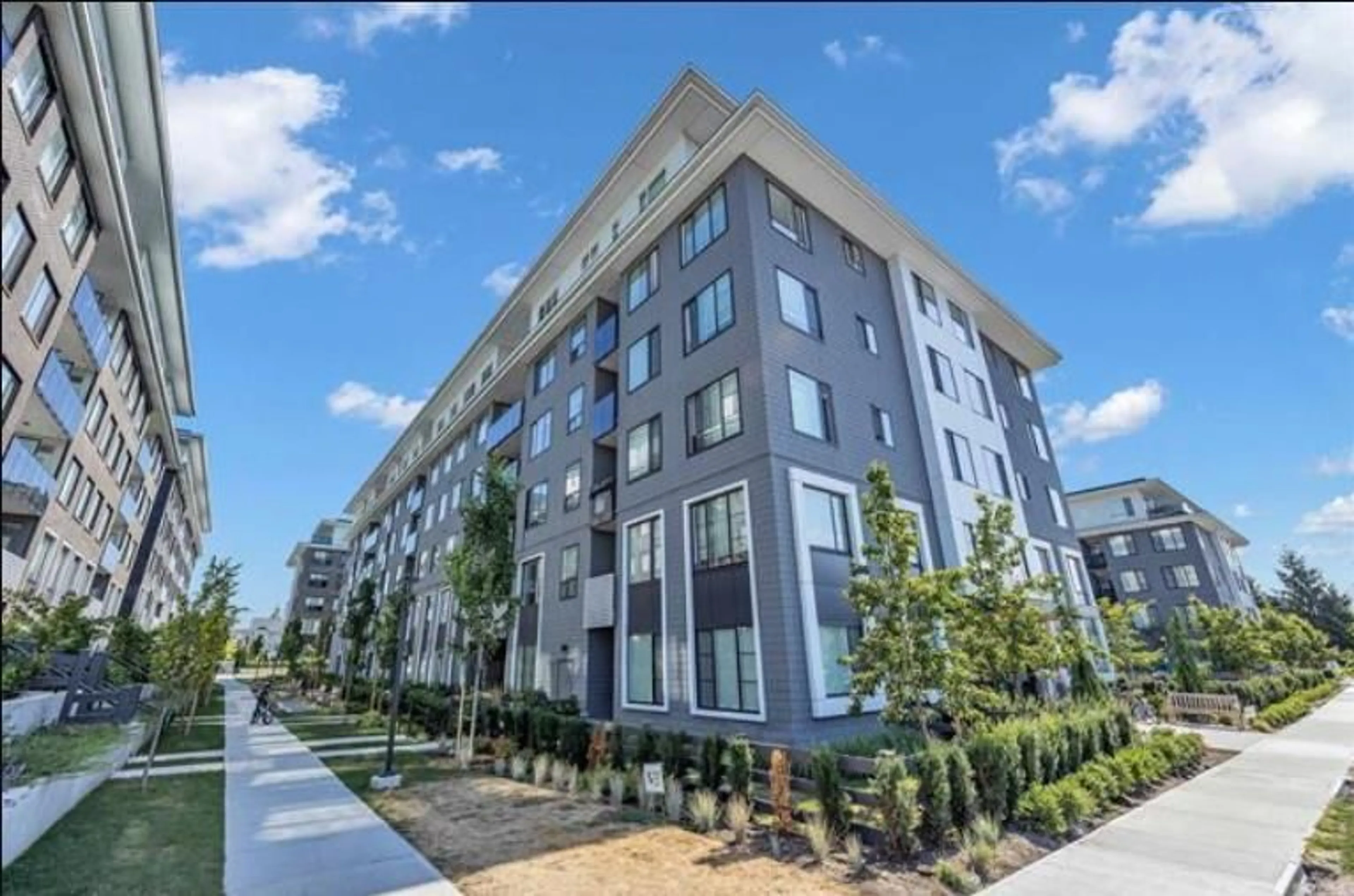 Patio, building for 302 - 15825 85, Surrey British Columbia V4N6W9