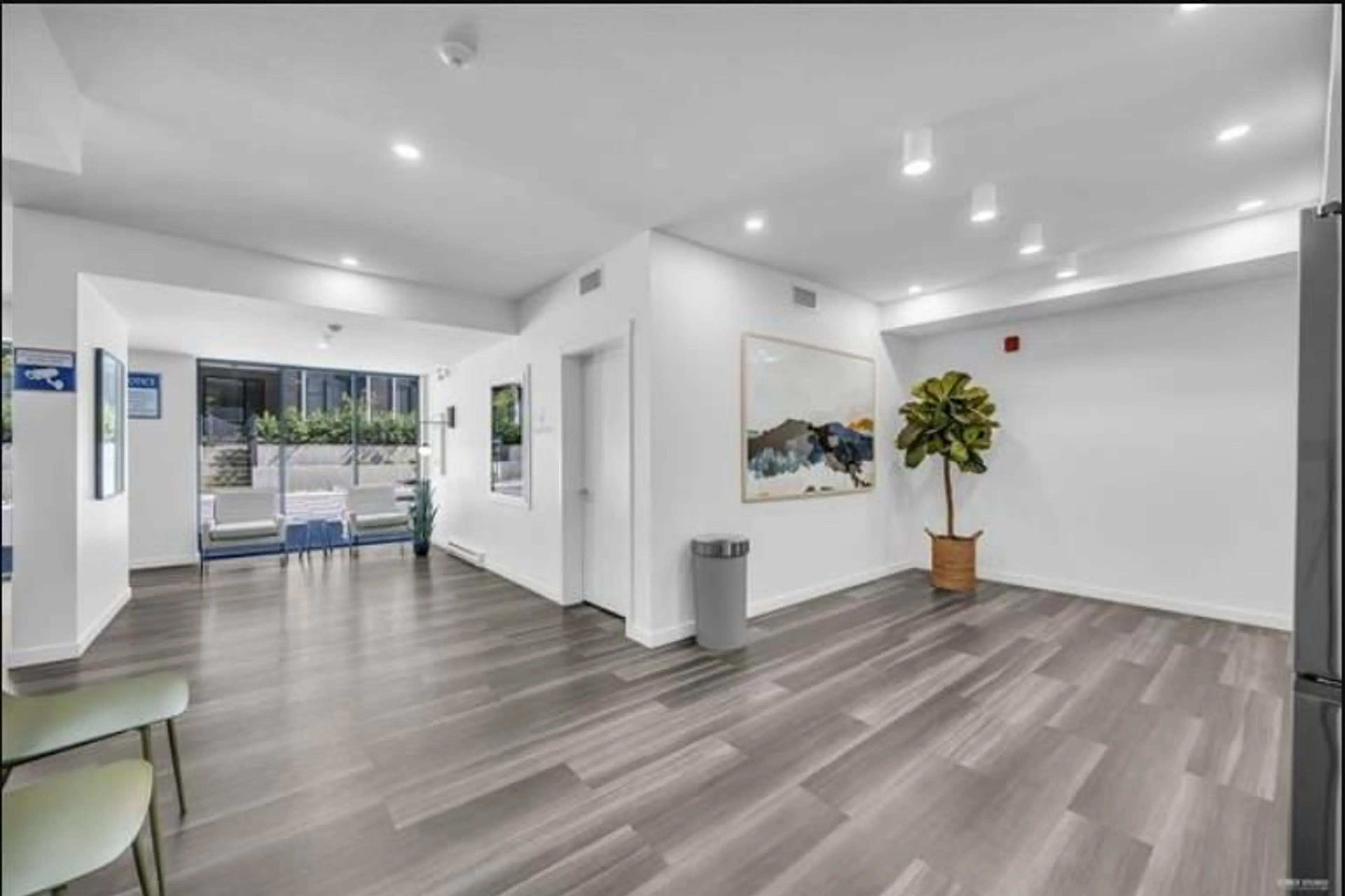 Indoor foyer for 302 - 15825 85, Surrey British Columbia V4N6W9