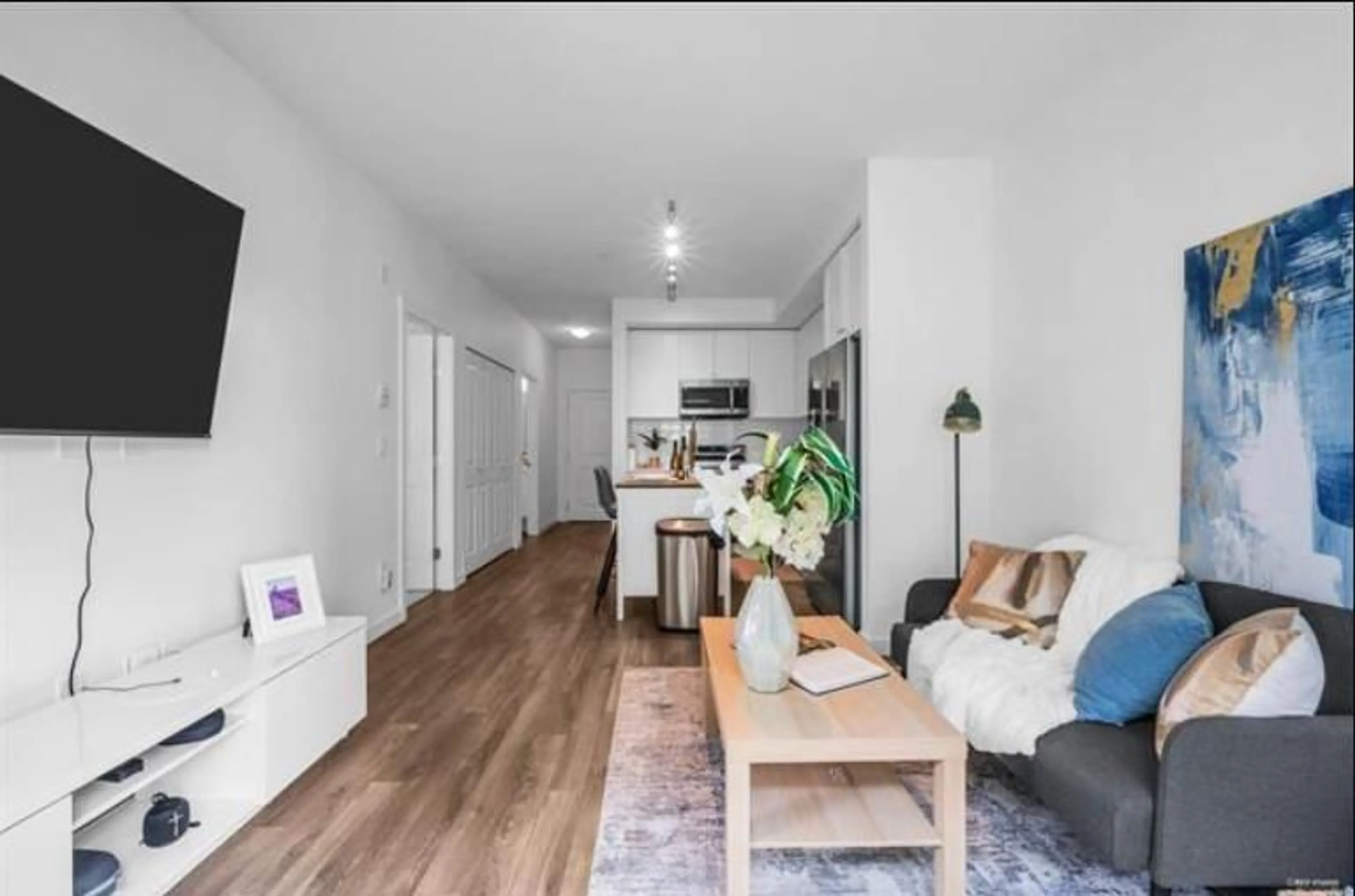 Living room with furniture, wood/laminate floor for 302 - 15825 85, Surrey British Columbia V4N6W9