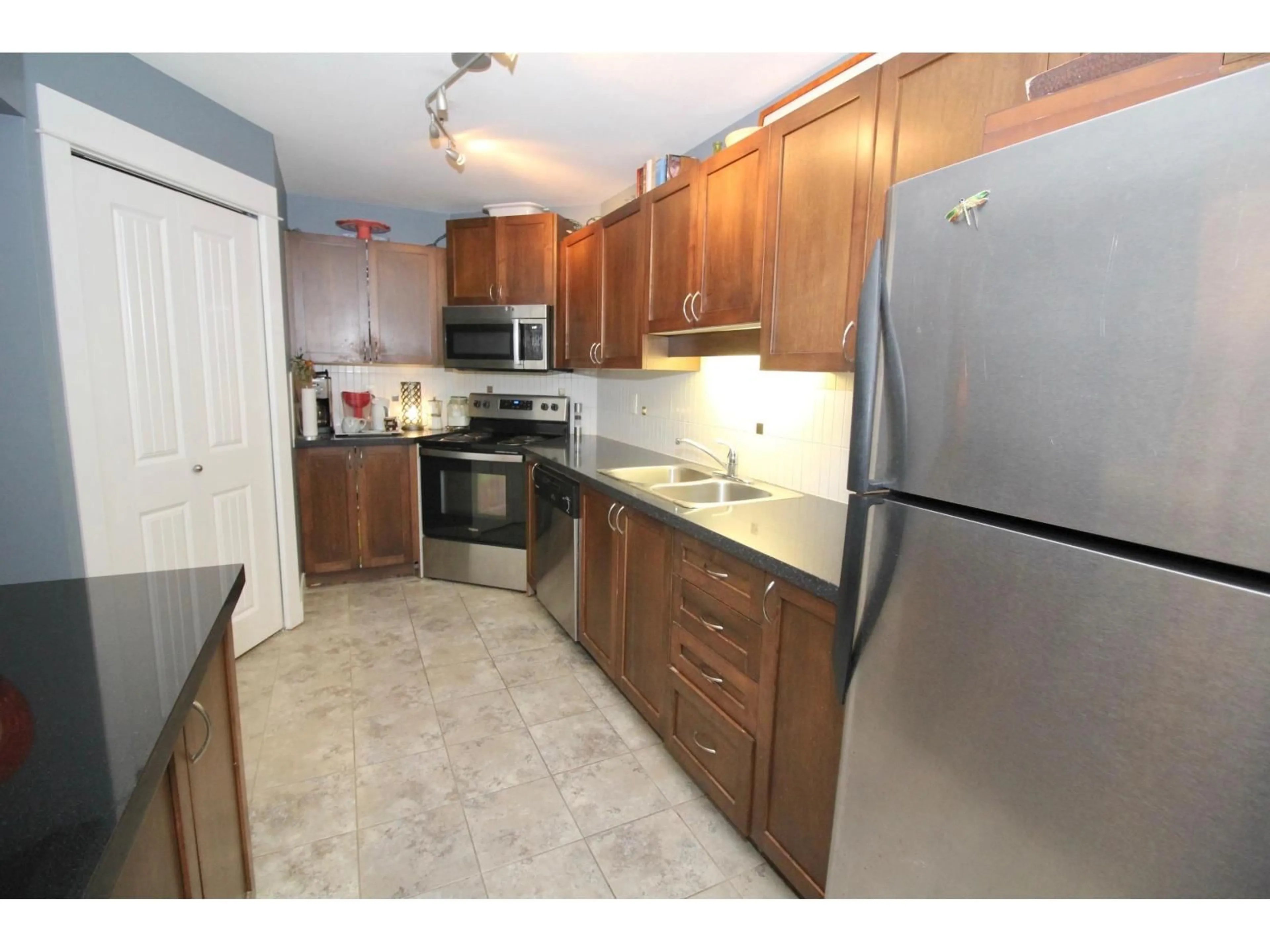 Standard kitchen, unknown for 216 - 32725 GEORGE FERGUSON, Abbotsford British Columbia V2T5M5