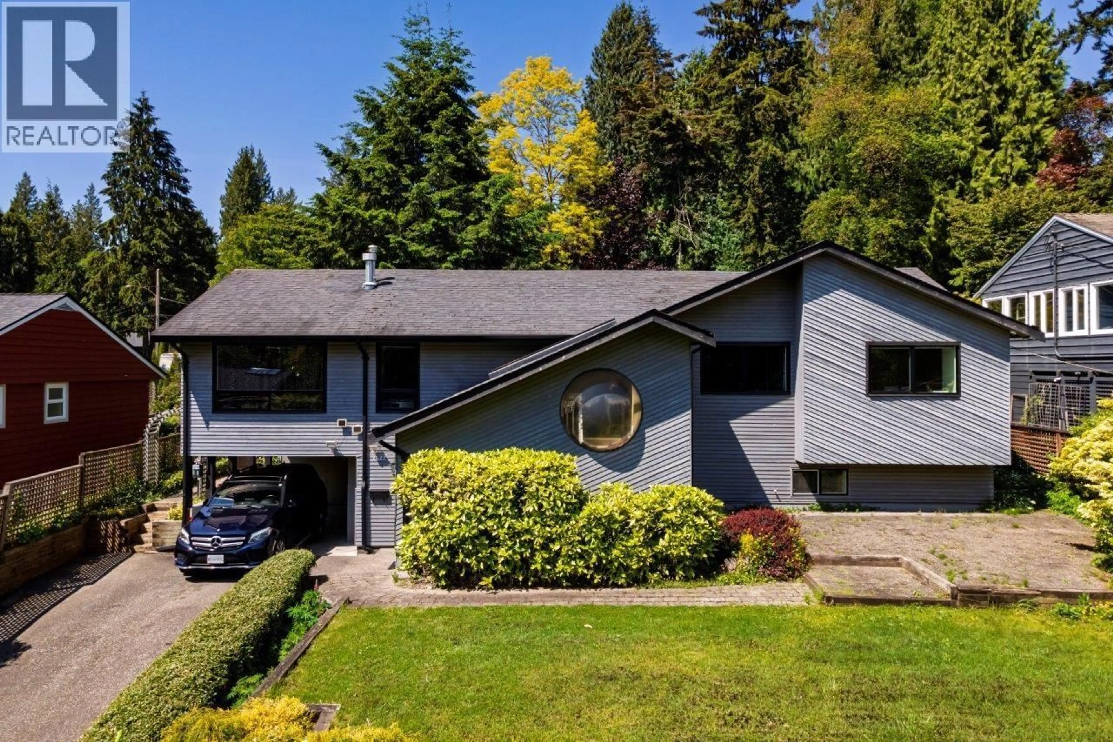 Home with vinyl exterior material, unknown for 1427 APPIN ROAD, North Vancouver British Columbia V7J2T4