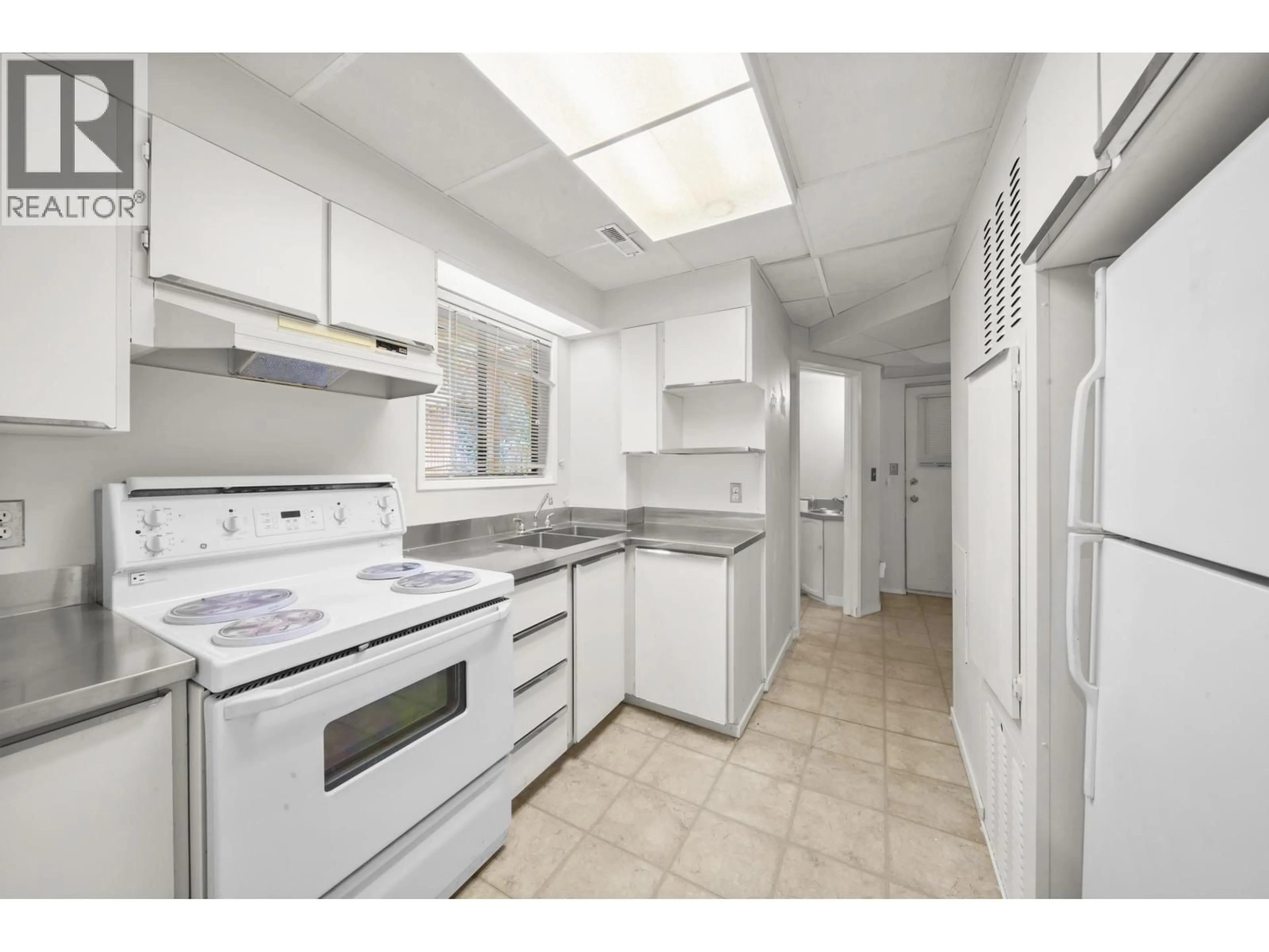 Standard kitchen, unknown for 19575 HAMMOND ROAD, Pitt Meadows British Columbia V3Y1L5