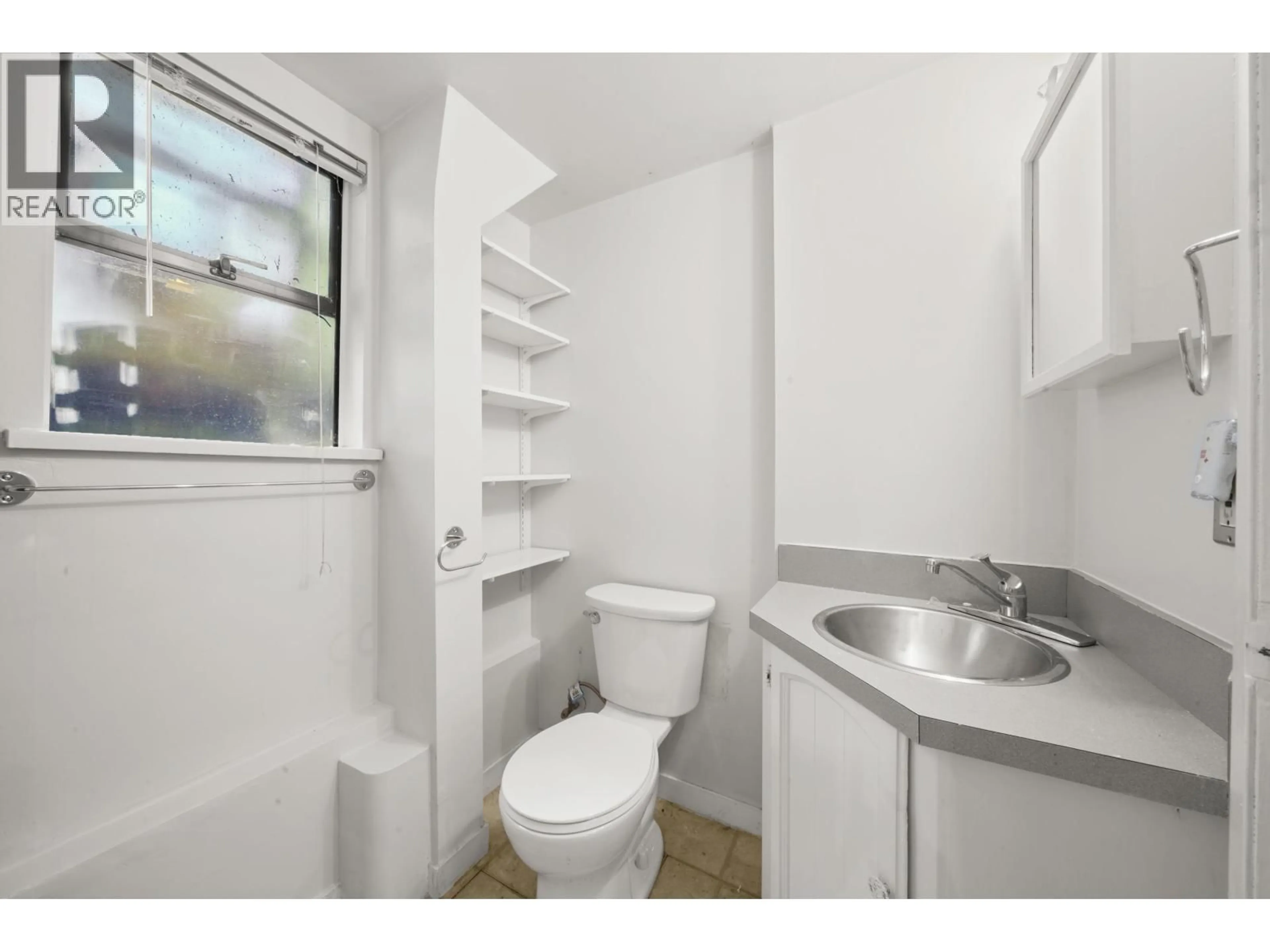 Standard bathroom, unknown for 19575 HAMMOND ROAD, Pitt Meadows British Columbia V3Y1L5