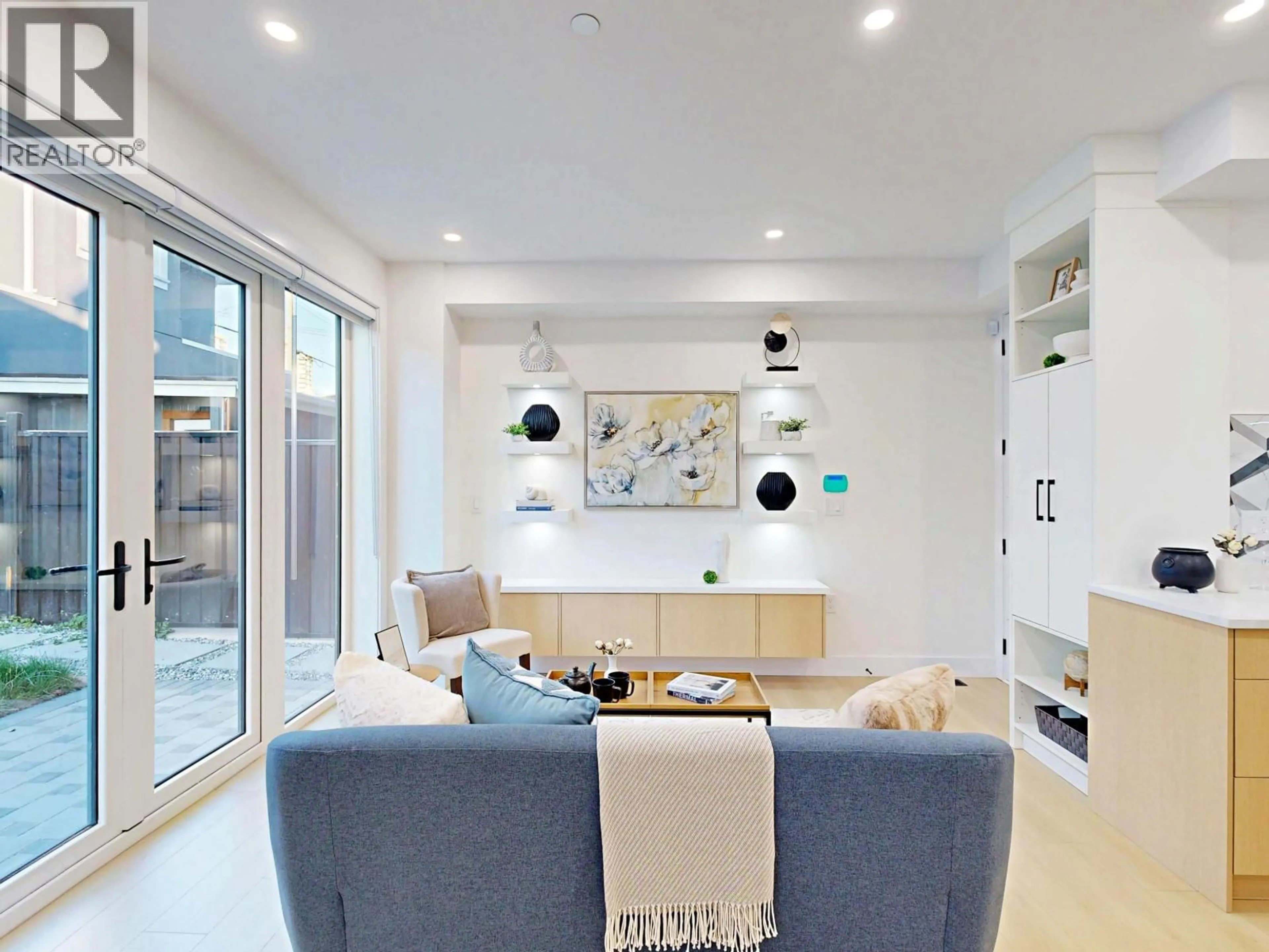 Living room with furniture, unknown for 2 - 3425 ARCHIMEDES STREET, Vancouver British Columbia V5R4W4