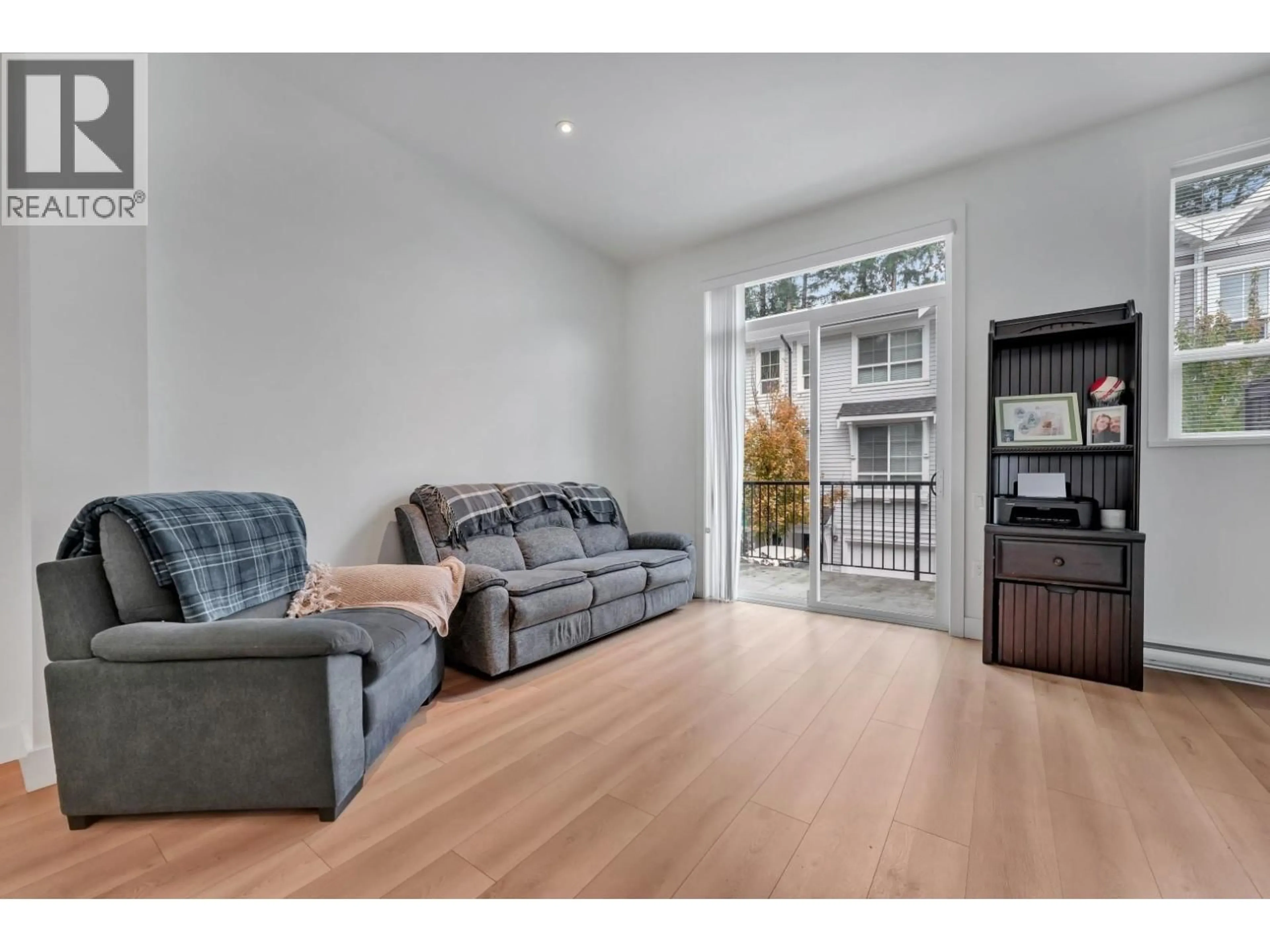 Living room with furniture, wood/laminate floor for 74 - 19696 HAMMOND ROAD, Pitt Meadows British Columbia V3Y0G7