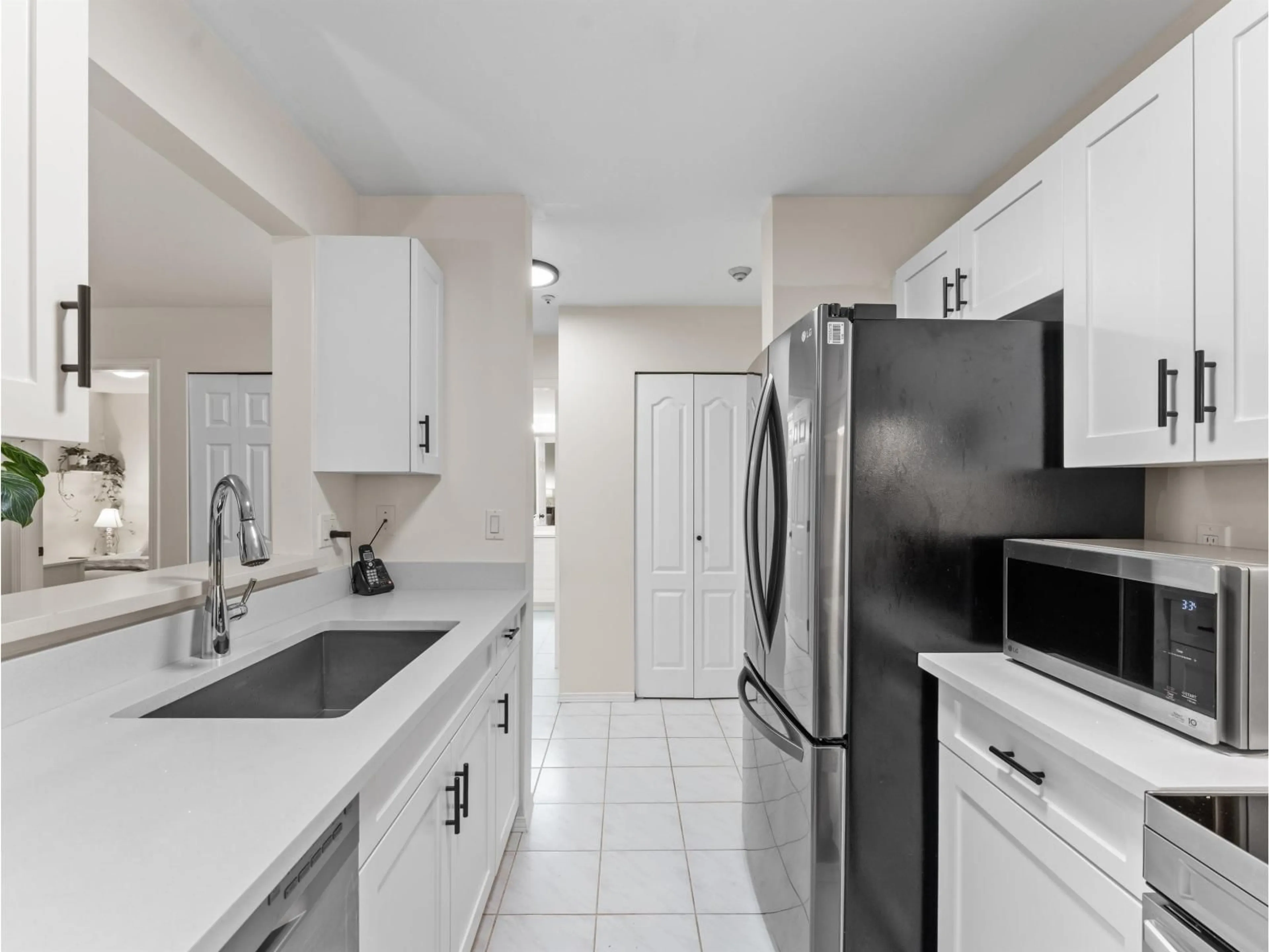 Standard kitchen, ceramic/tile floor for 110 - 14885 100, Surrey British Columbia V3R0W1