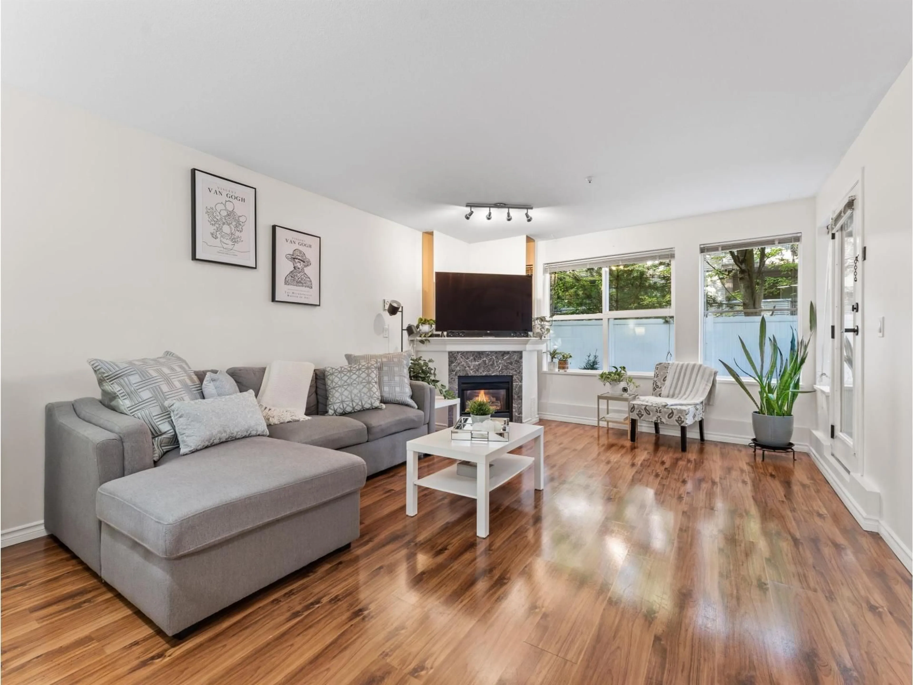 Living room with furniture, wood/laminate floor for 110 - 14885 100, Surrey British Columbia V3R0W1