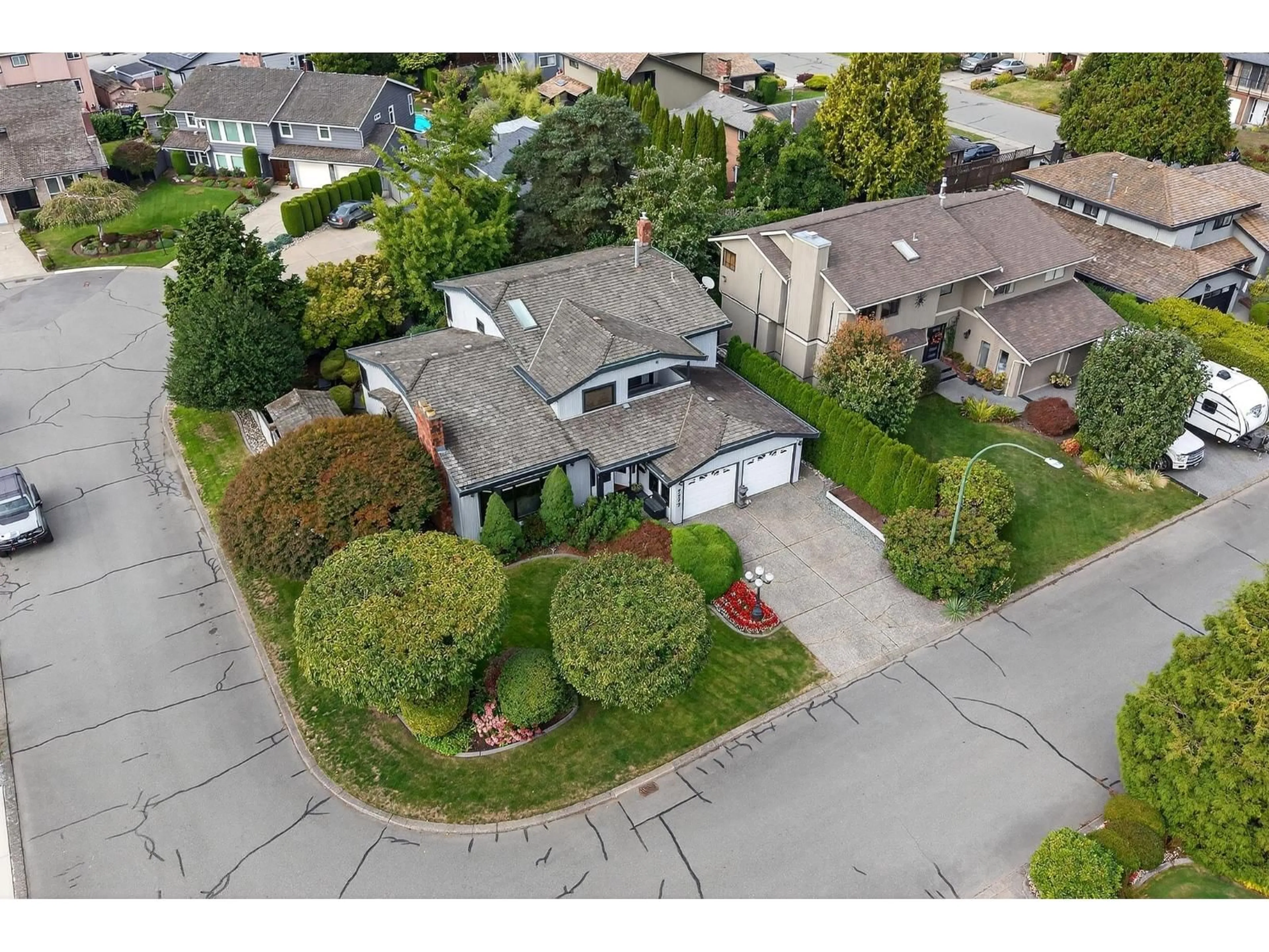 A pic from outside/outdoor area/front of a property/back of a property/a pic from drone, street for 7777 STAMFORD, Delta British Columbia V4C7T5