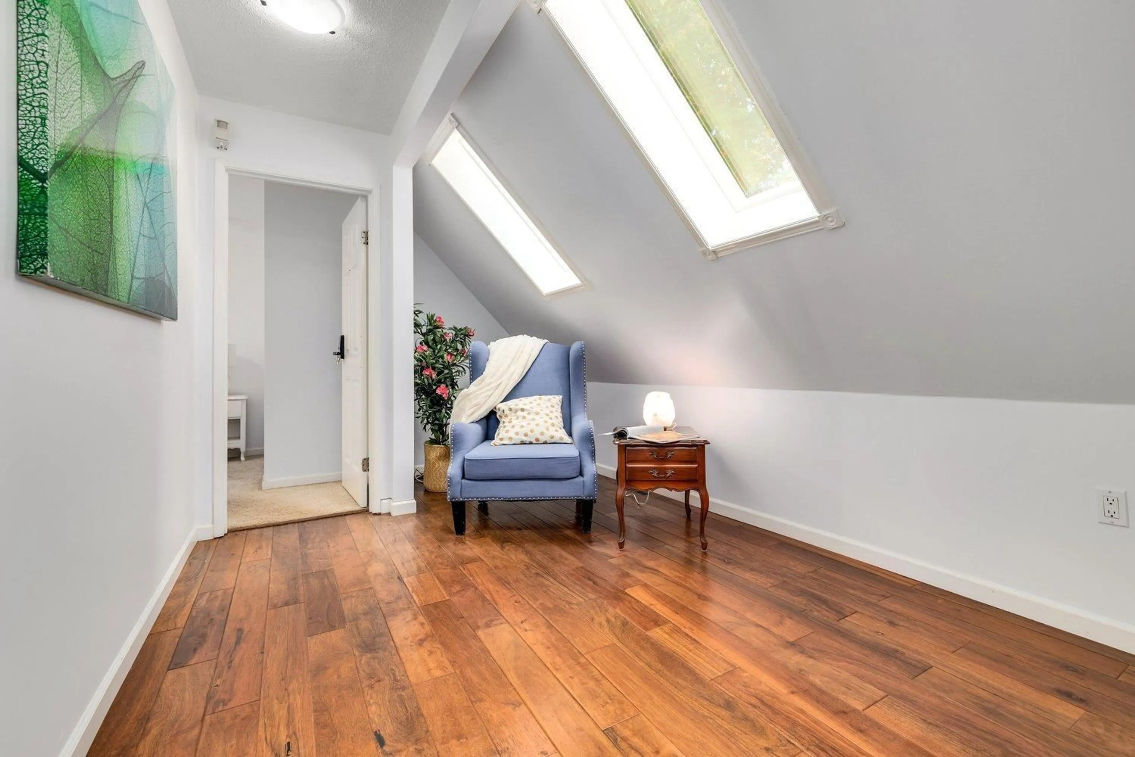 A pic of a room for 14857 17, Surrey British Columbia V4A6G4