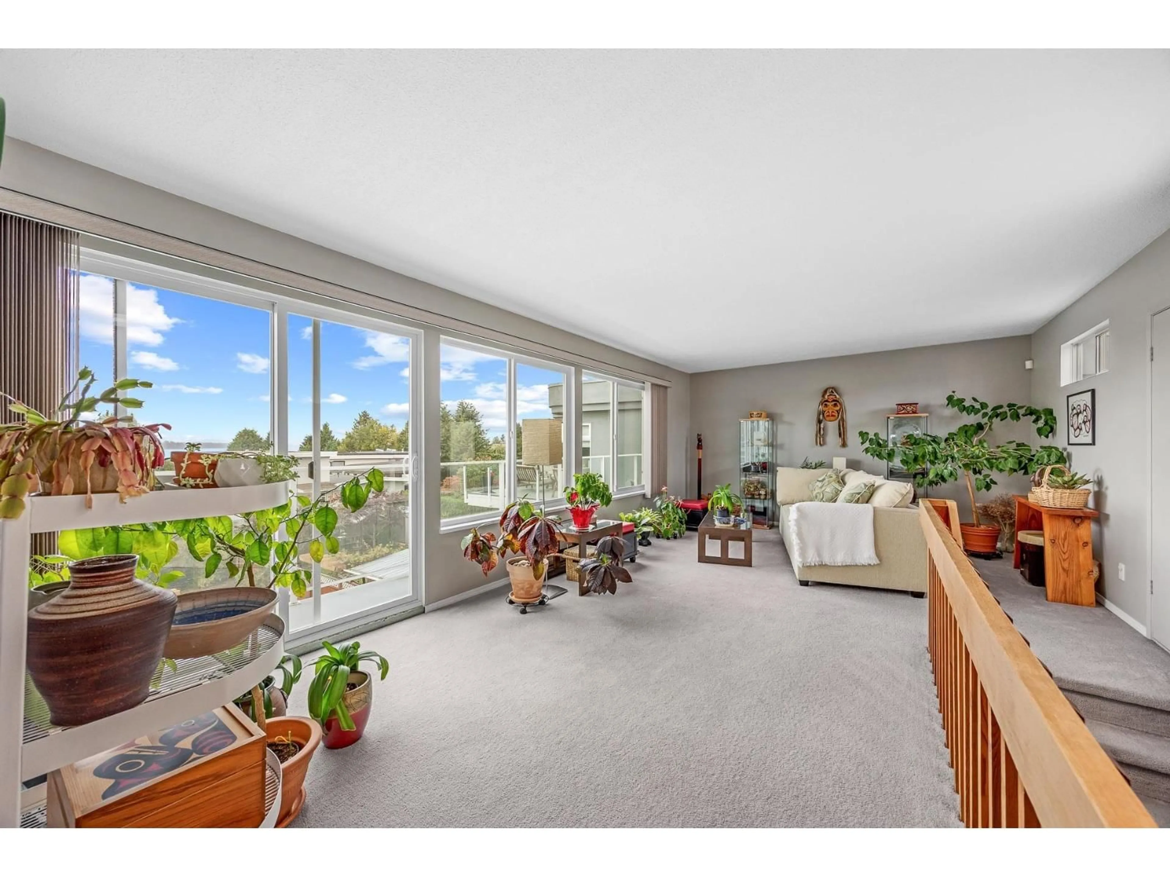 A pic of a room for 15856 BUENA VISTA, White Rock British Columbia V4B2A3