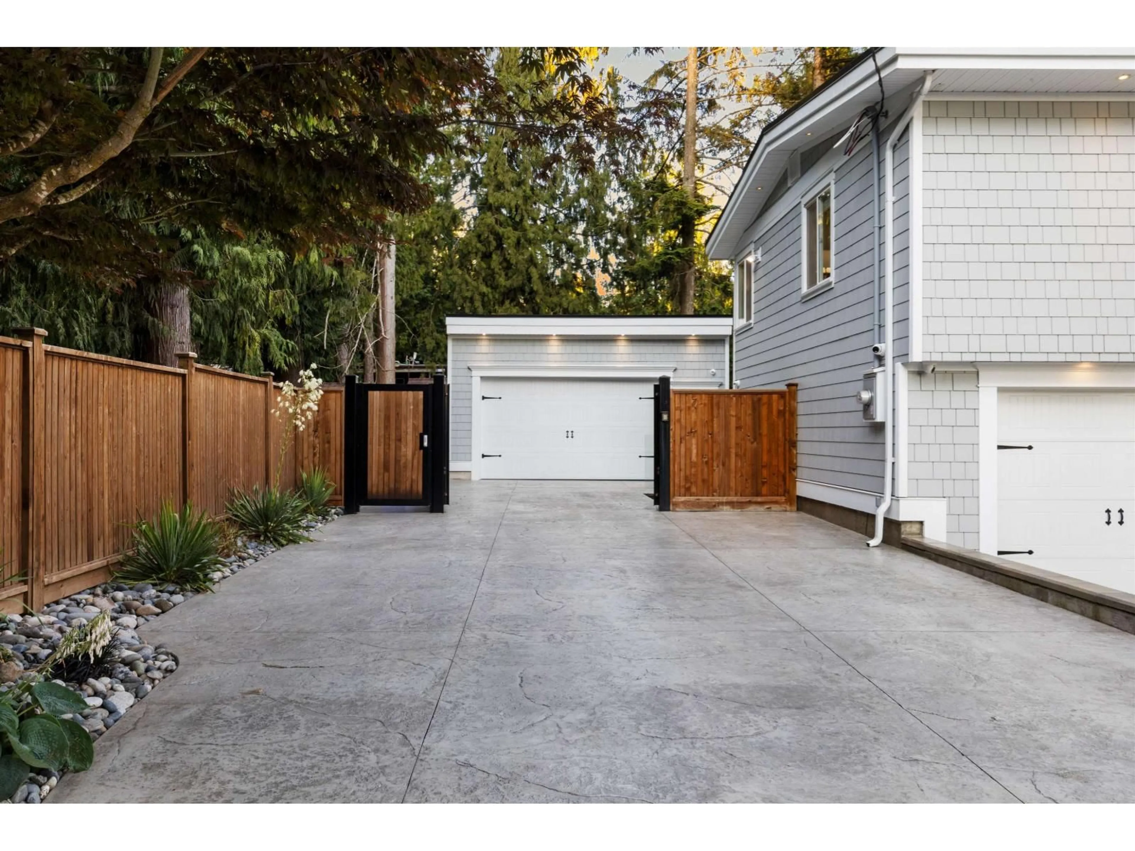 Unknown for 4036 196, Langley British Columbia V3A1A1