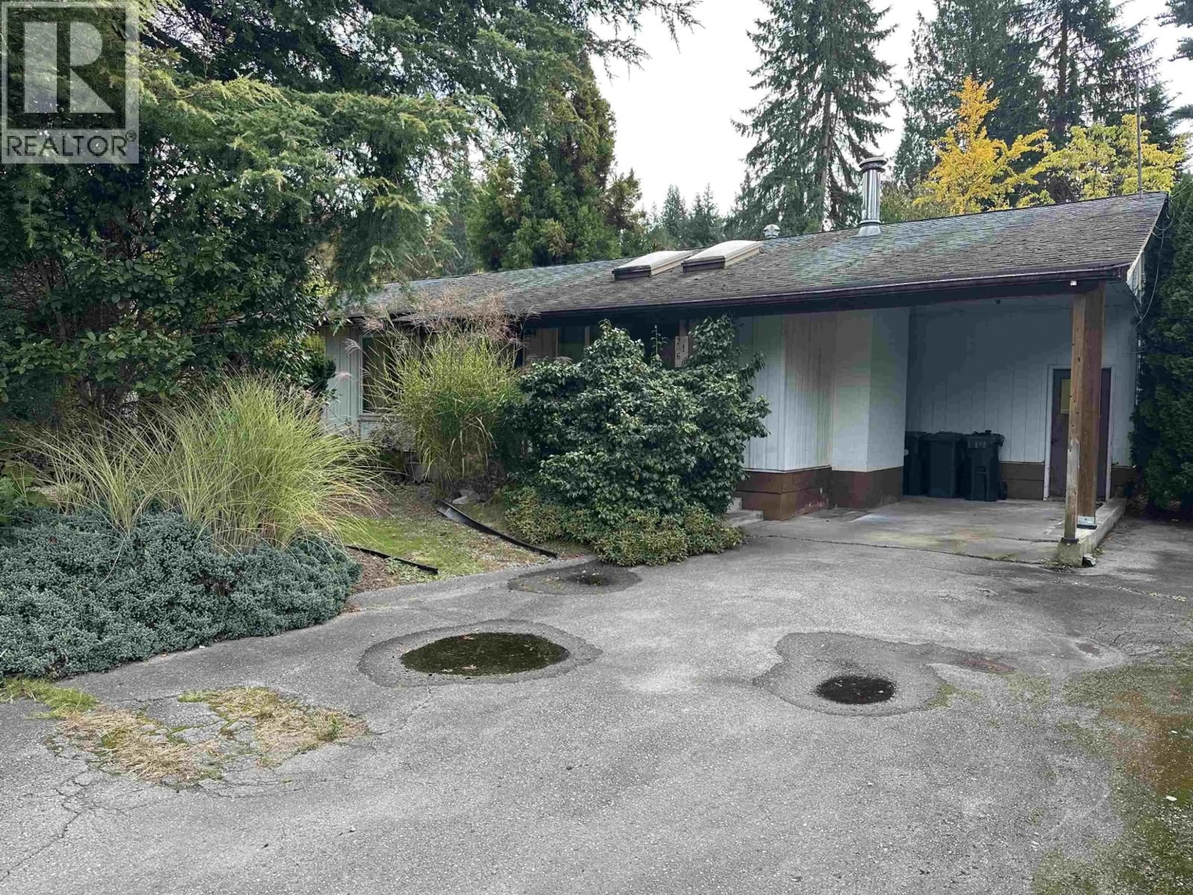 Patio, street for 2160 PARKWAY ROAD, Squamish British Columbia V8B0M6