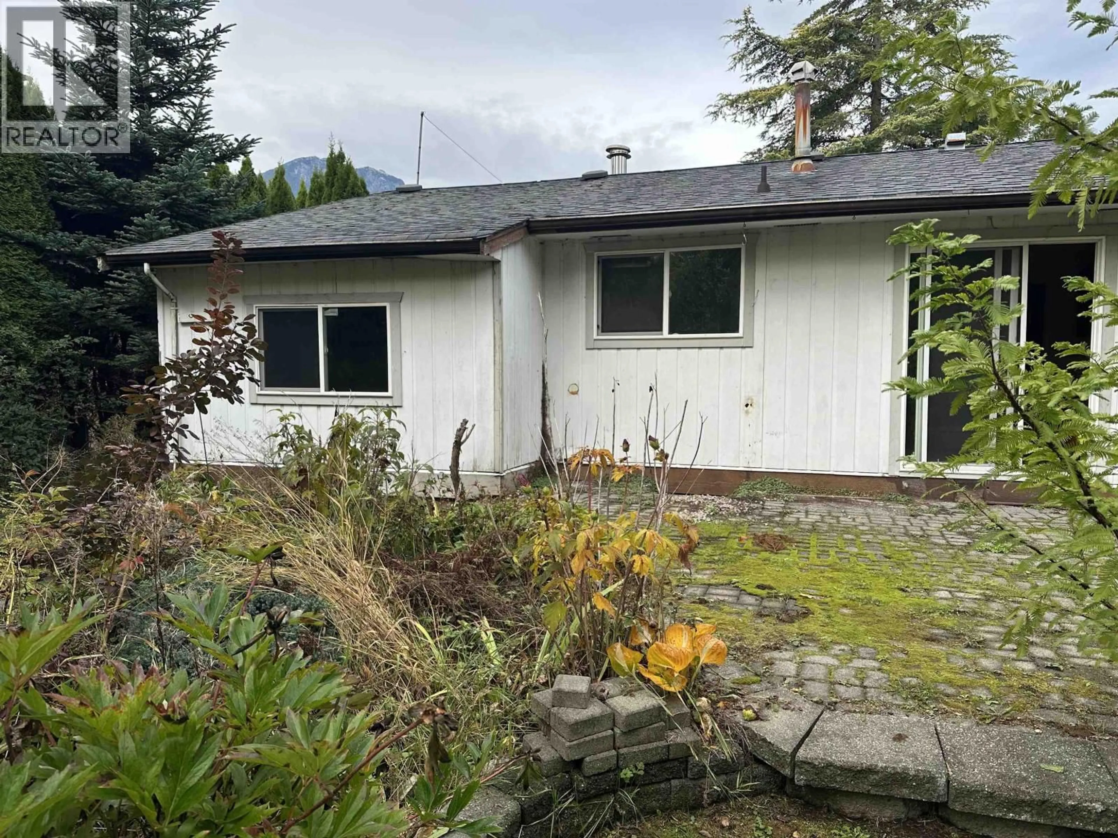 A pic from outside/outdoor area/front of a property/back of a property/a pic from drone, unknown for 2160 PARKWAY ROAD, Squamish British Columbia V8B0M6