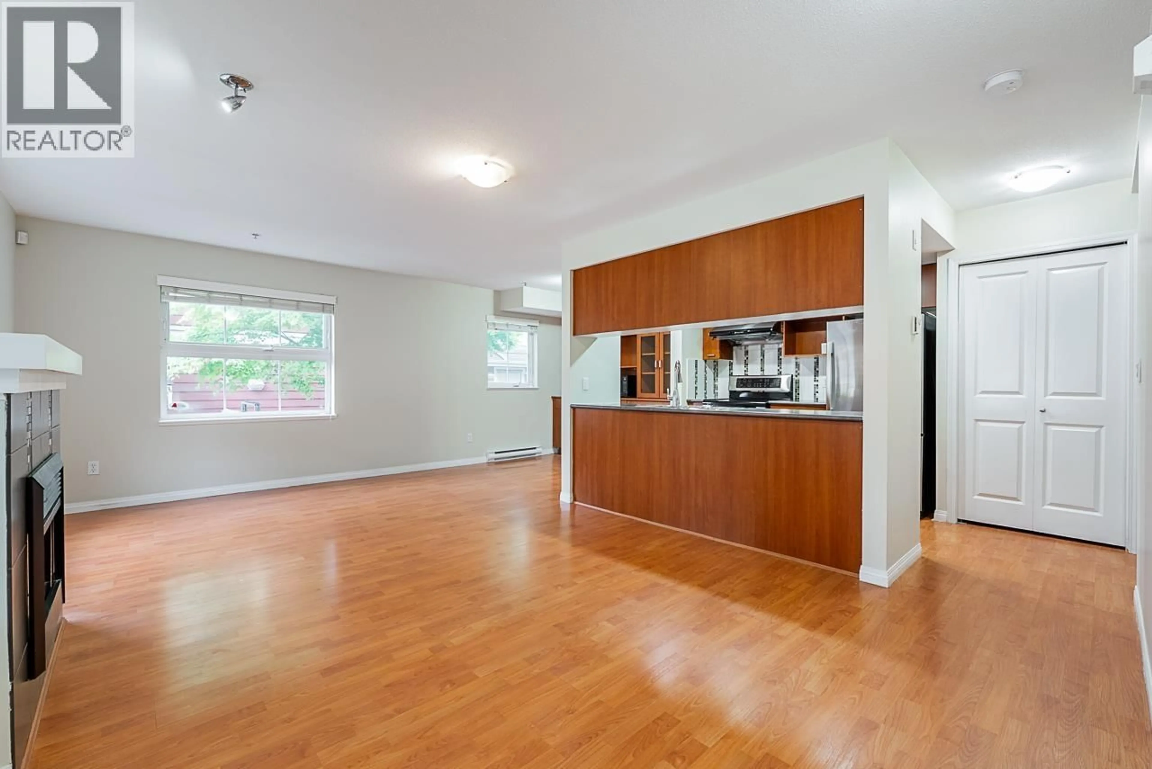 Open concept kitchen, wood/laminate floor for 22 - 188 SIXTH STREET, New Westminster British Columbia V3L2Z9