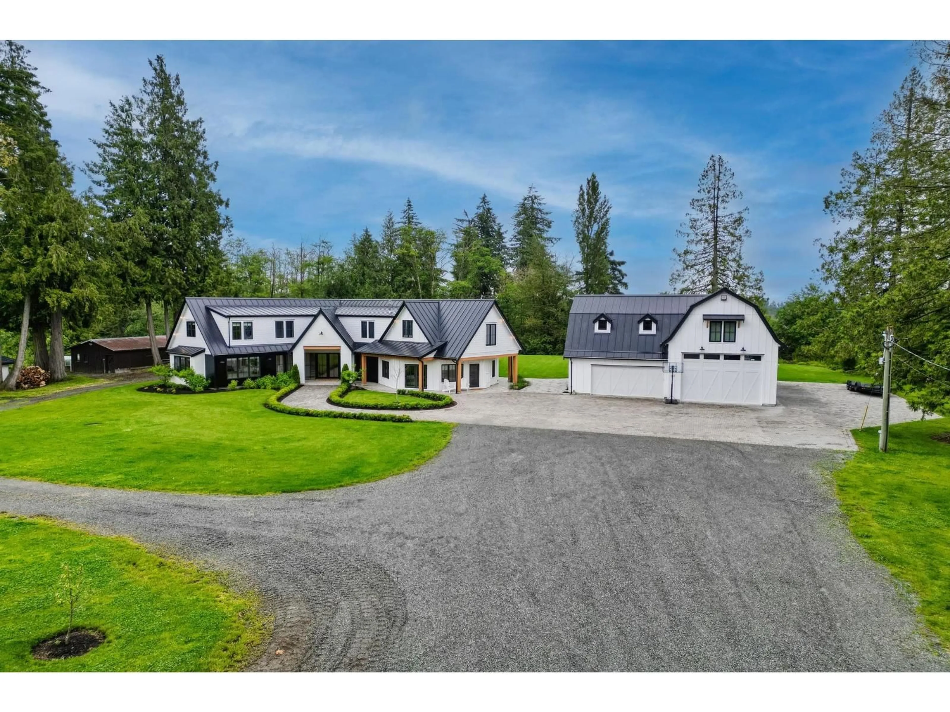 A pic from outside/outdoor area/front of a property/back of a property/a pic from drone, mountain view for 24968 28, Langley British Columbia V4W2R2