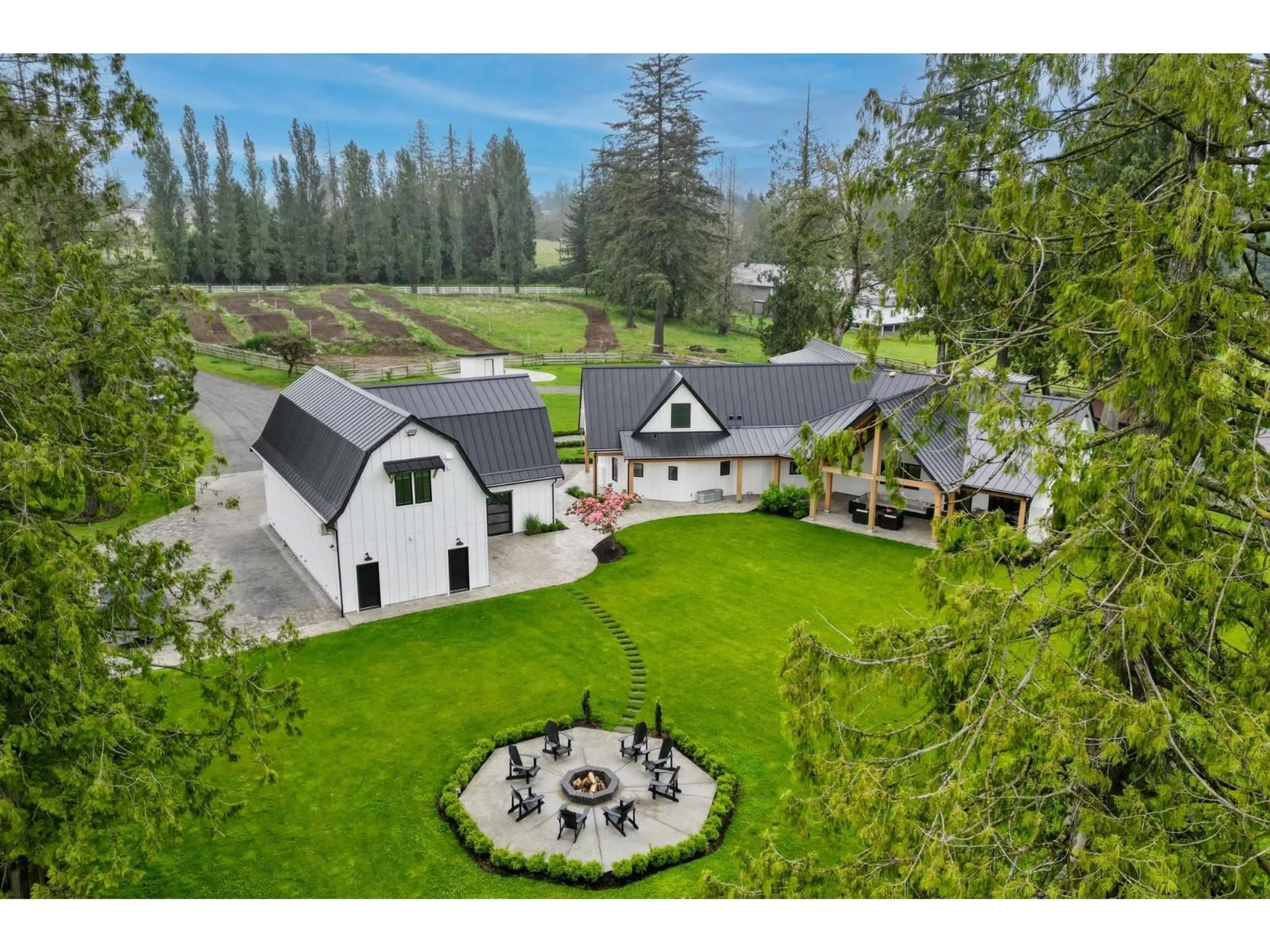 A pic from outside/outdoor area/front of a property/back of a property/a pic from drone, mountain view for 24968 28, Langley British Columbia V4W2R2