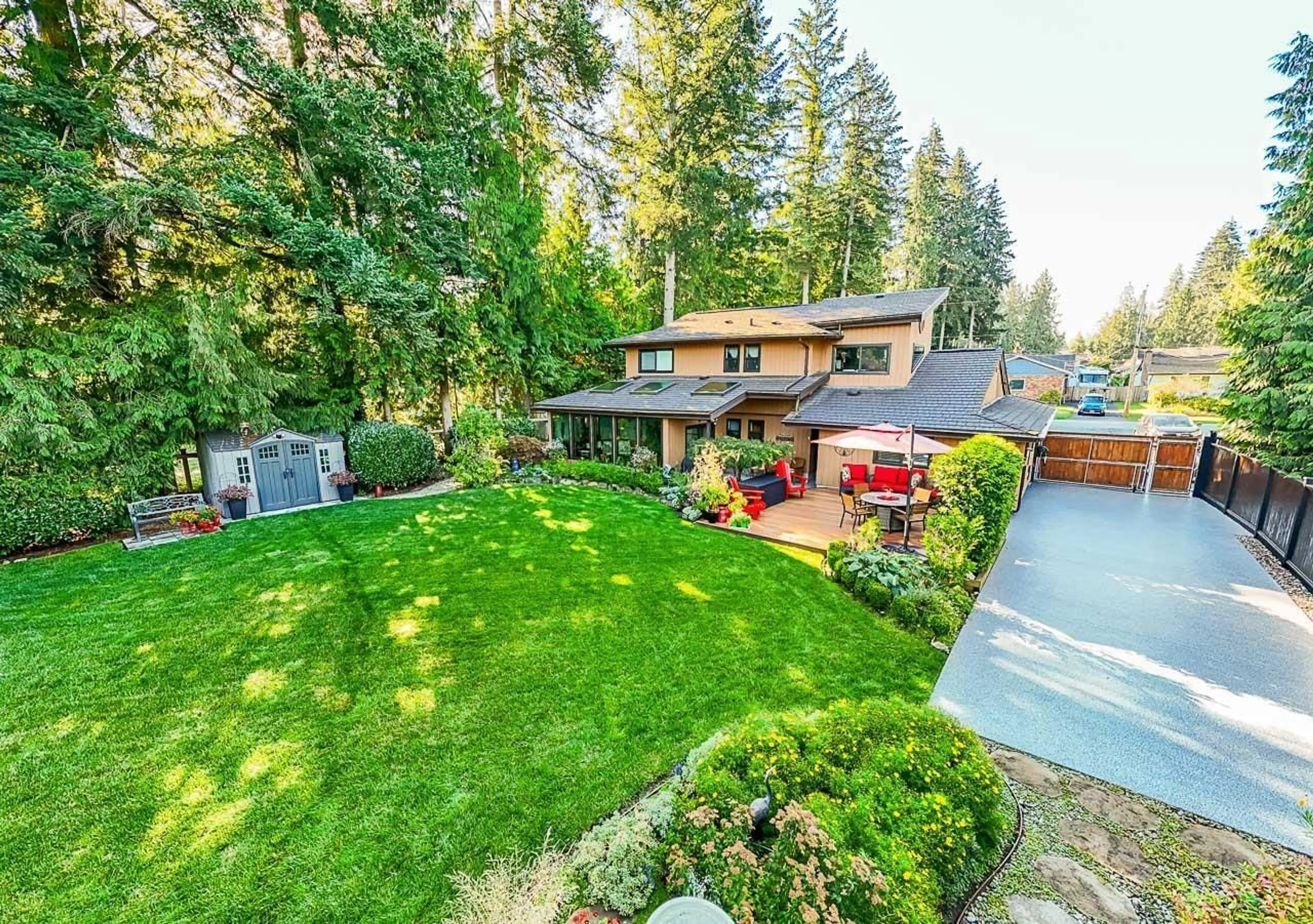 A pic from outside/outdoor area/front of a property/back of a property/a pic from drone, unknown for 20193 43A, Langley British Columbia V3A4V4