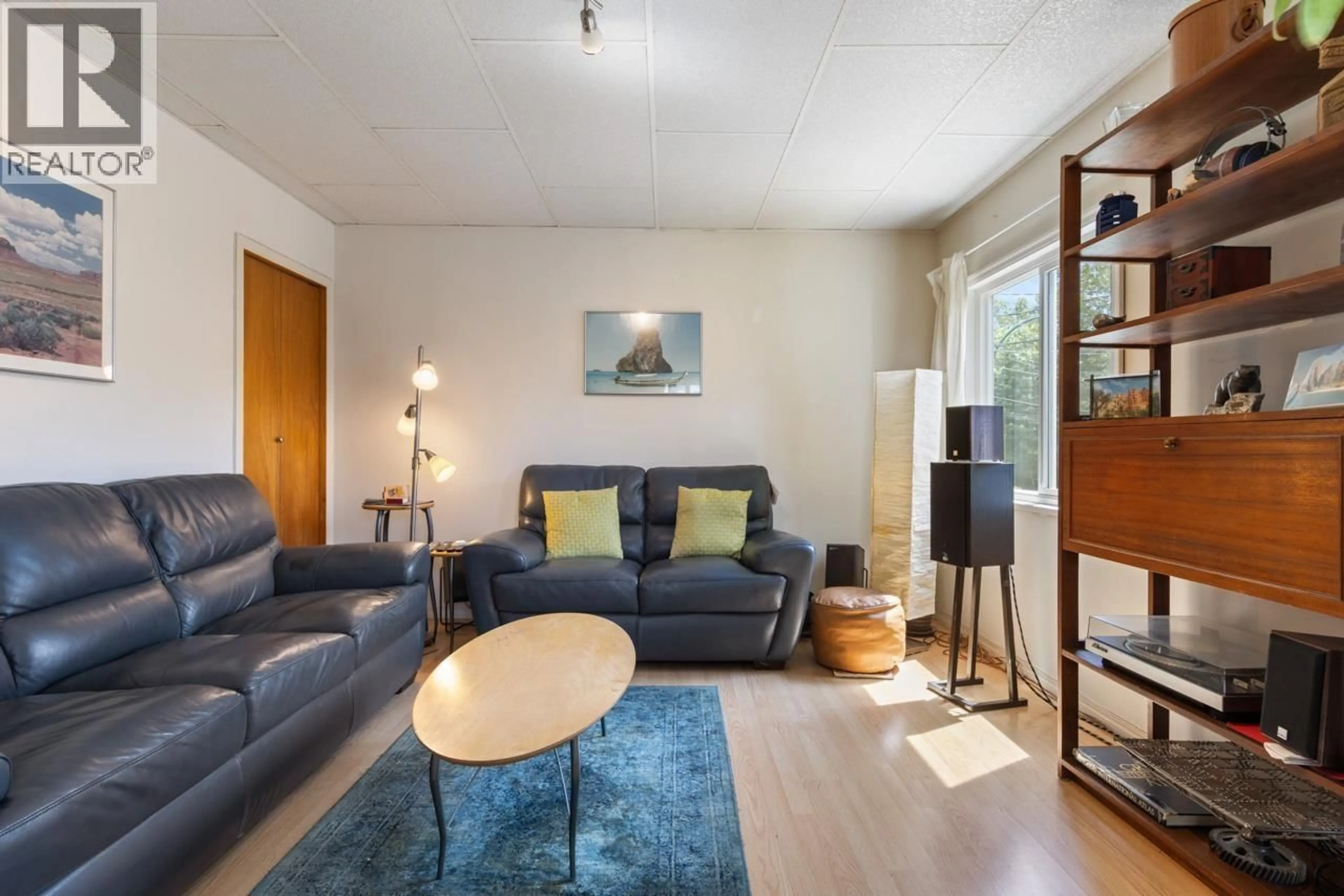 Living room with furniture, wood/laminate floor for 1737 5TH AVENUE, Vancouver British Columbia V5N1L9