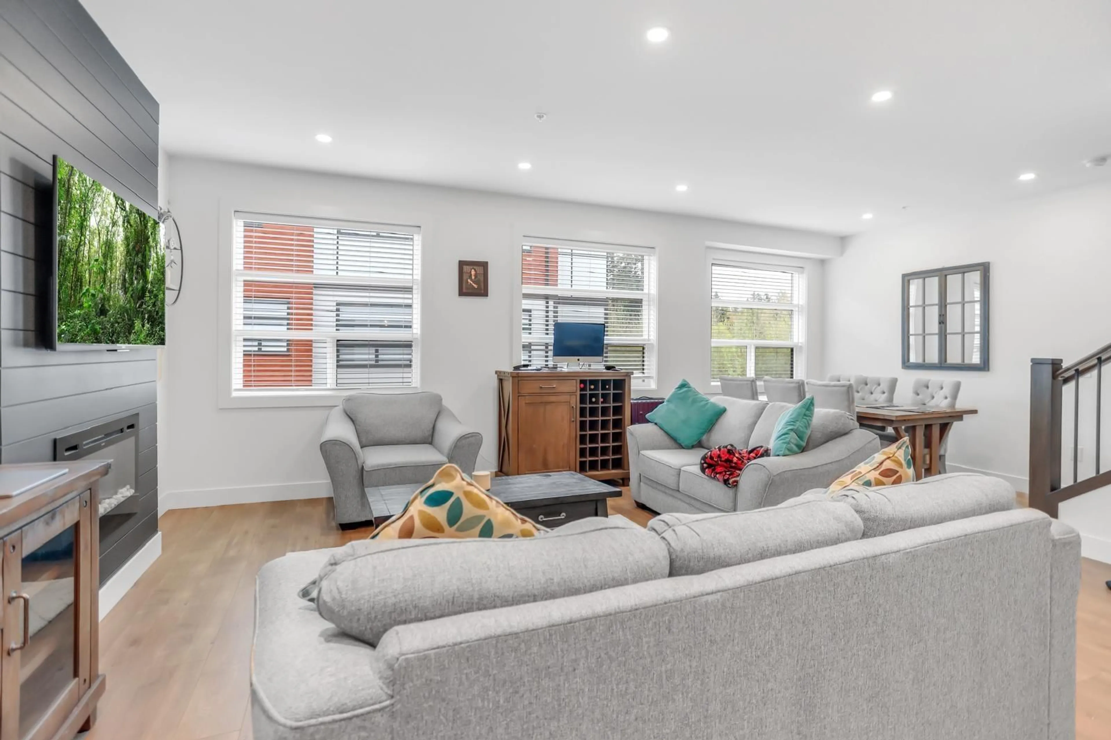 Living room with furniture, unknown for 2 - 32970 TUNBRIDGE, Mission British Columbia V2V0J9