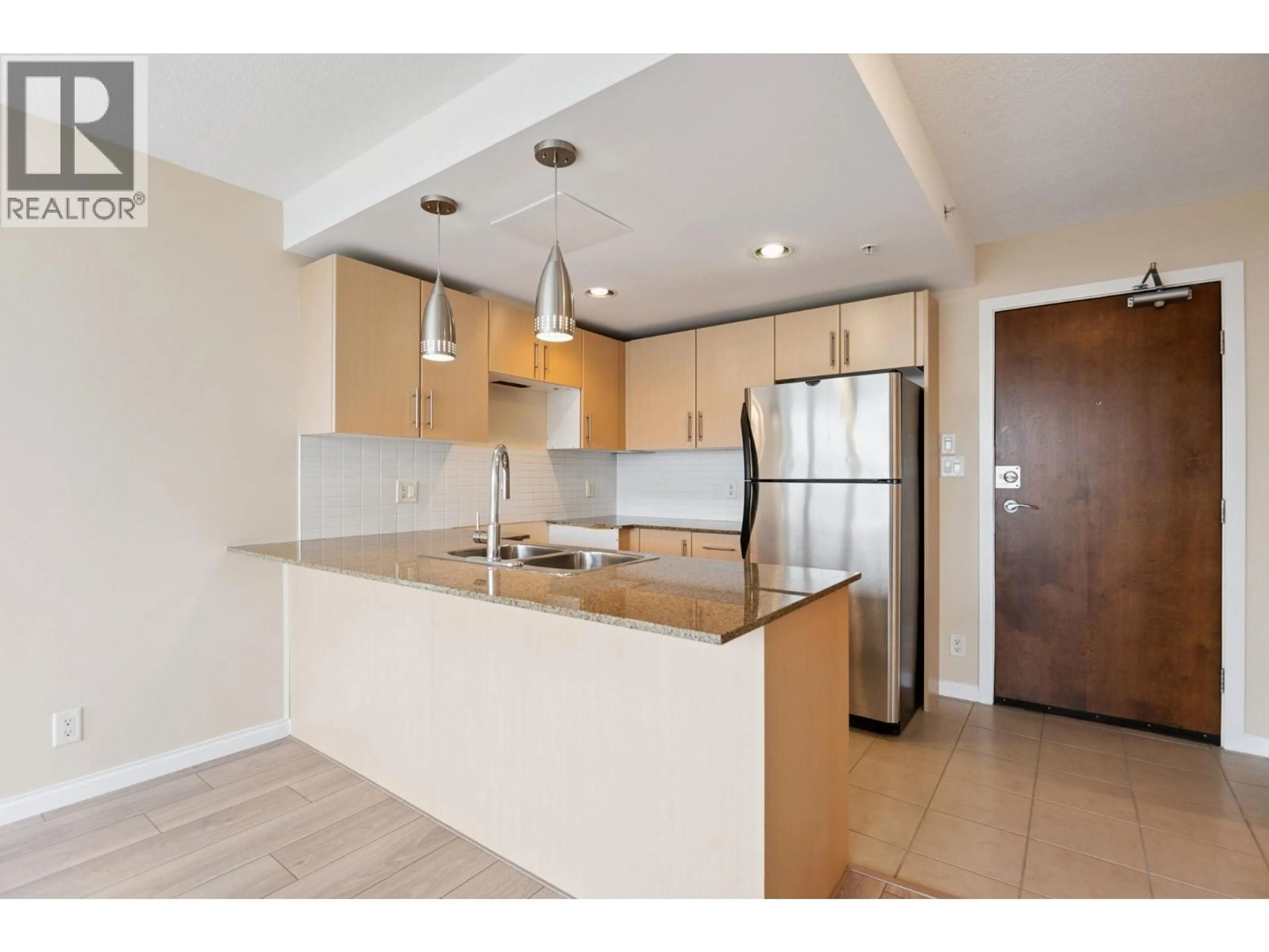 Standard kitchen, unknown for 2008 - 550 TAYLOR STREET, Vancouver British Columbia V6B1N8