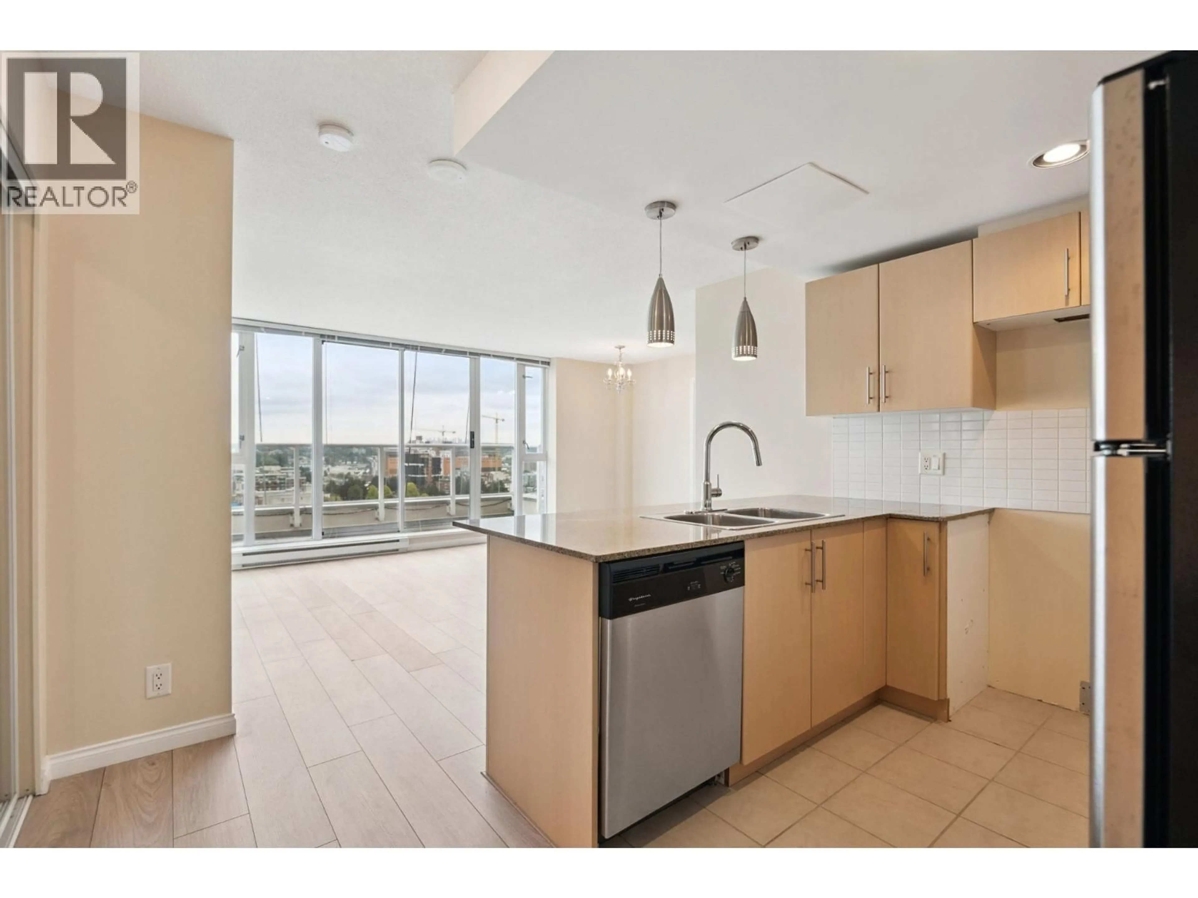 Open concept kitchen, unknown for 2008 - 550 TAYLOR STREET, Vancouver British Columbia V6B1N8