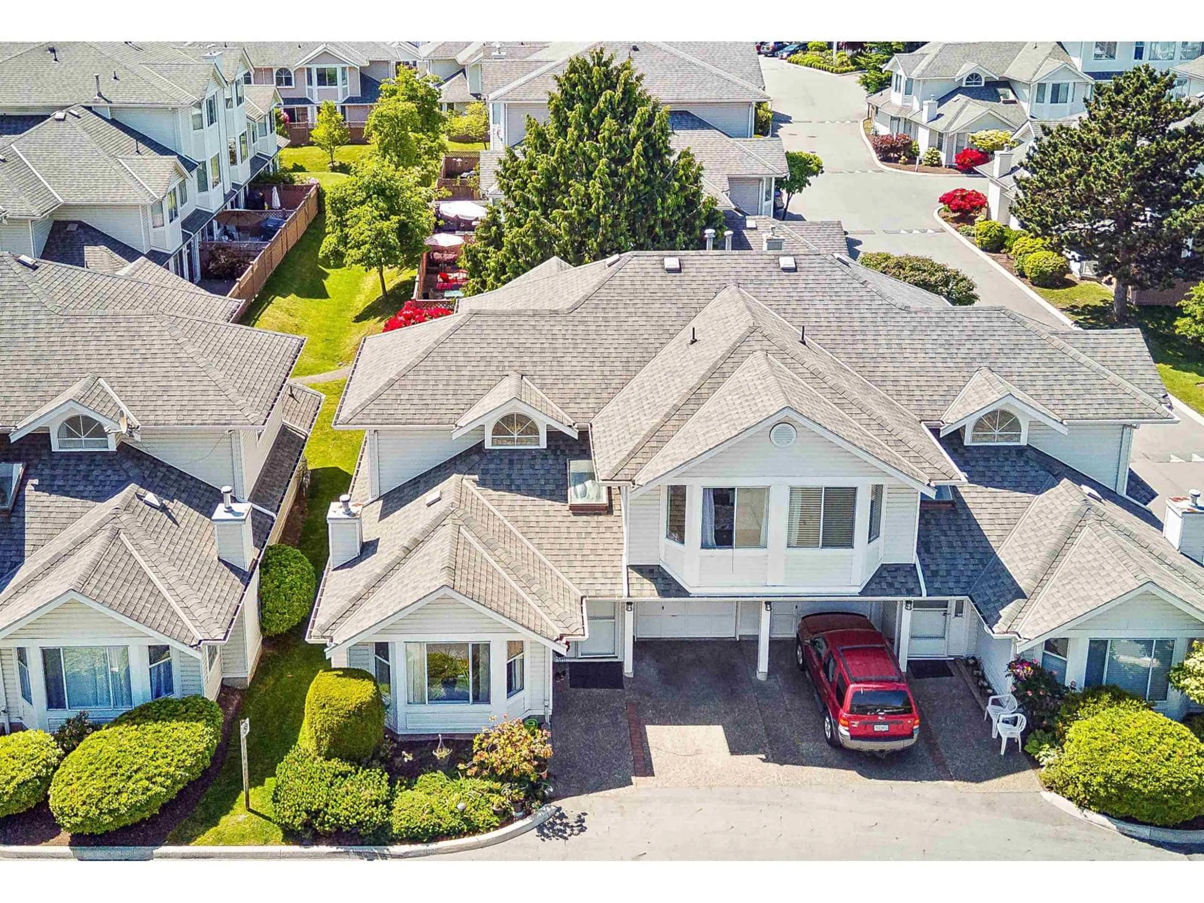 A pic from outside/outdoor area/front of a property/back of a property/a pic from drone, street for 19 - 7955 122, Surrey British Columbia V3W4T4