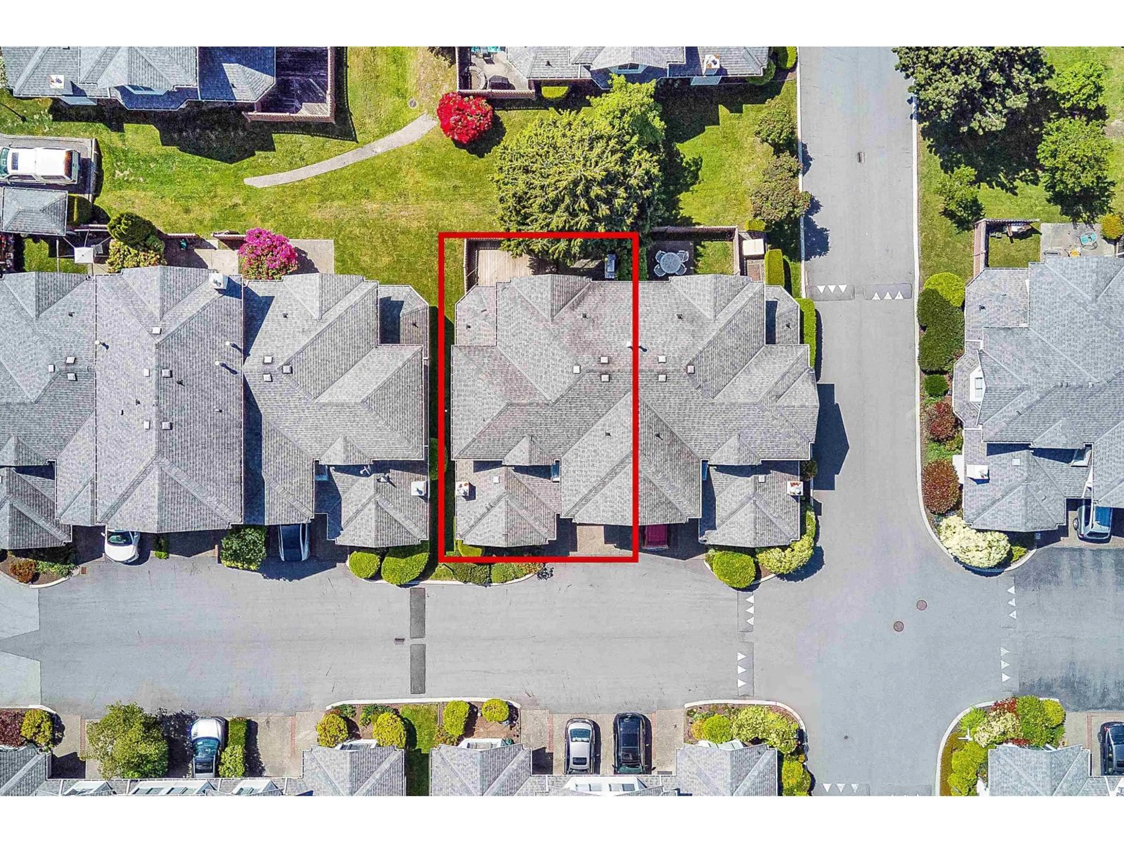 A pic from outside/outdoor area/front of a property/back of a property/a pic from drone, street for 19 - 7955 122, Surrey British Columbia V3W4T4