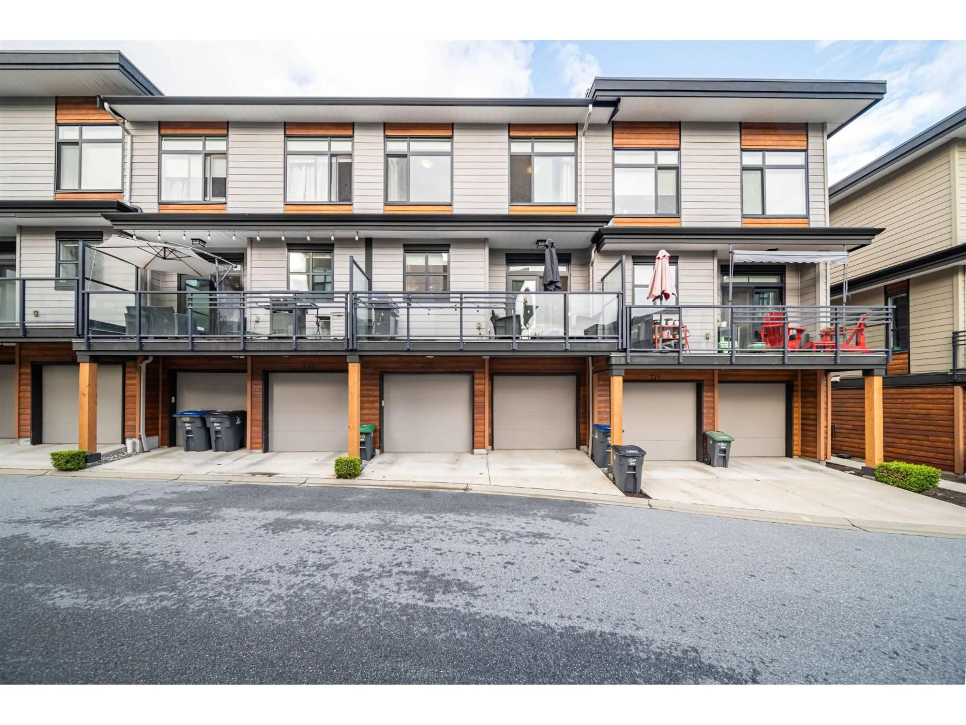 Unknown for 220 - 16488 64, Surrey British Columbia V3S6X6
