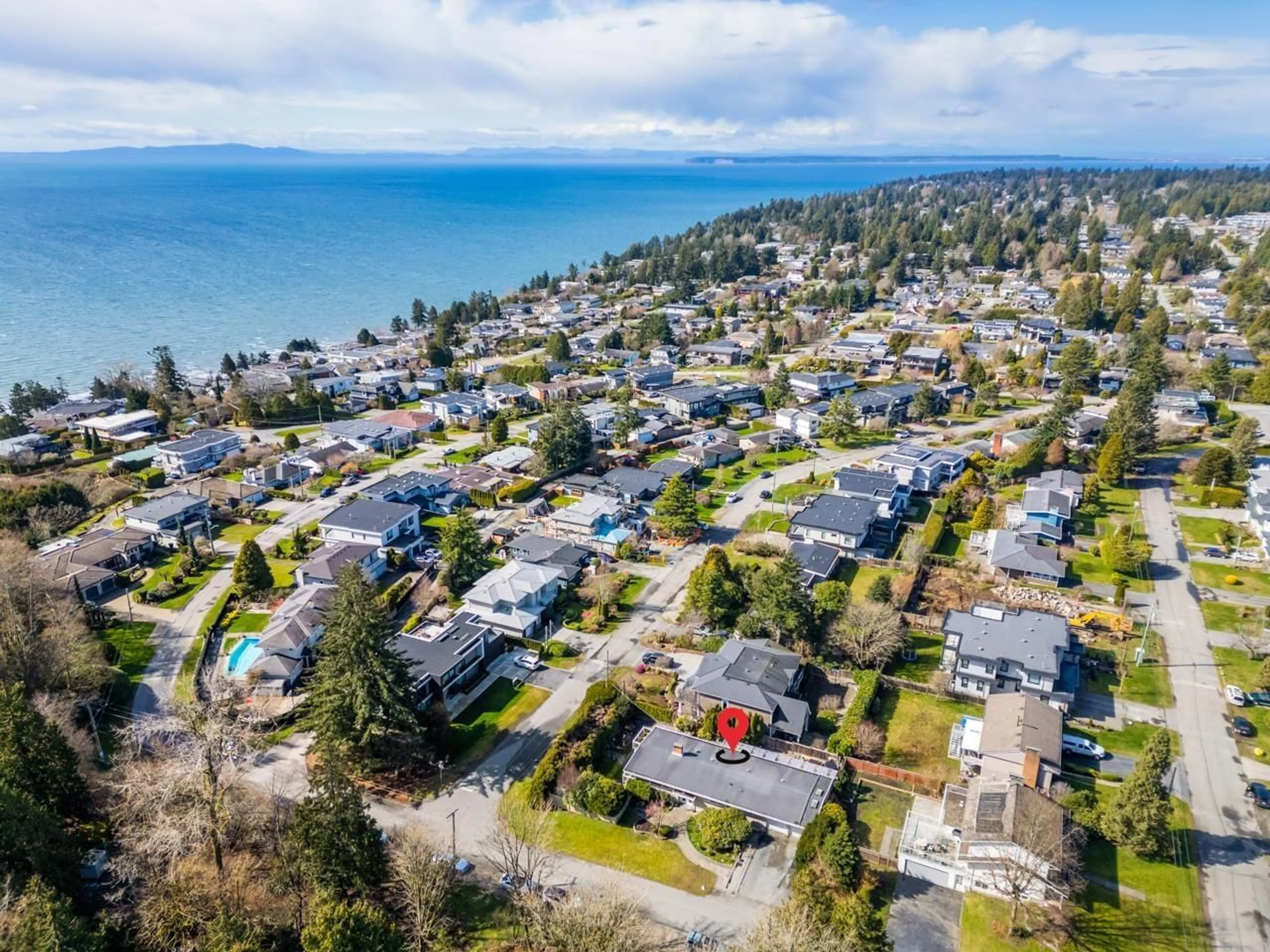 A pic from outside/outdoor area/front of a property/back of a property/a pic from drone, water/lake/river/ocean view for 1501 HIGH, White Rock British Columbia V4B3N8