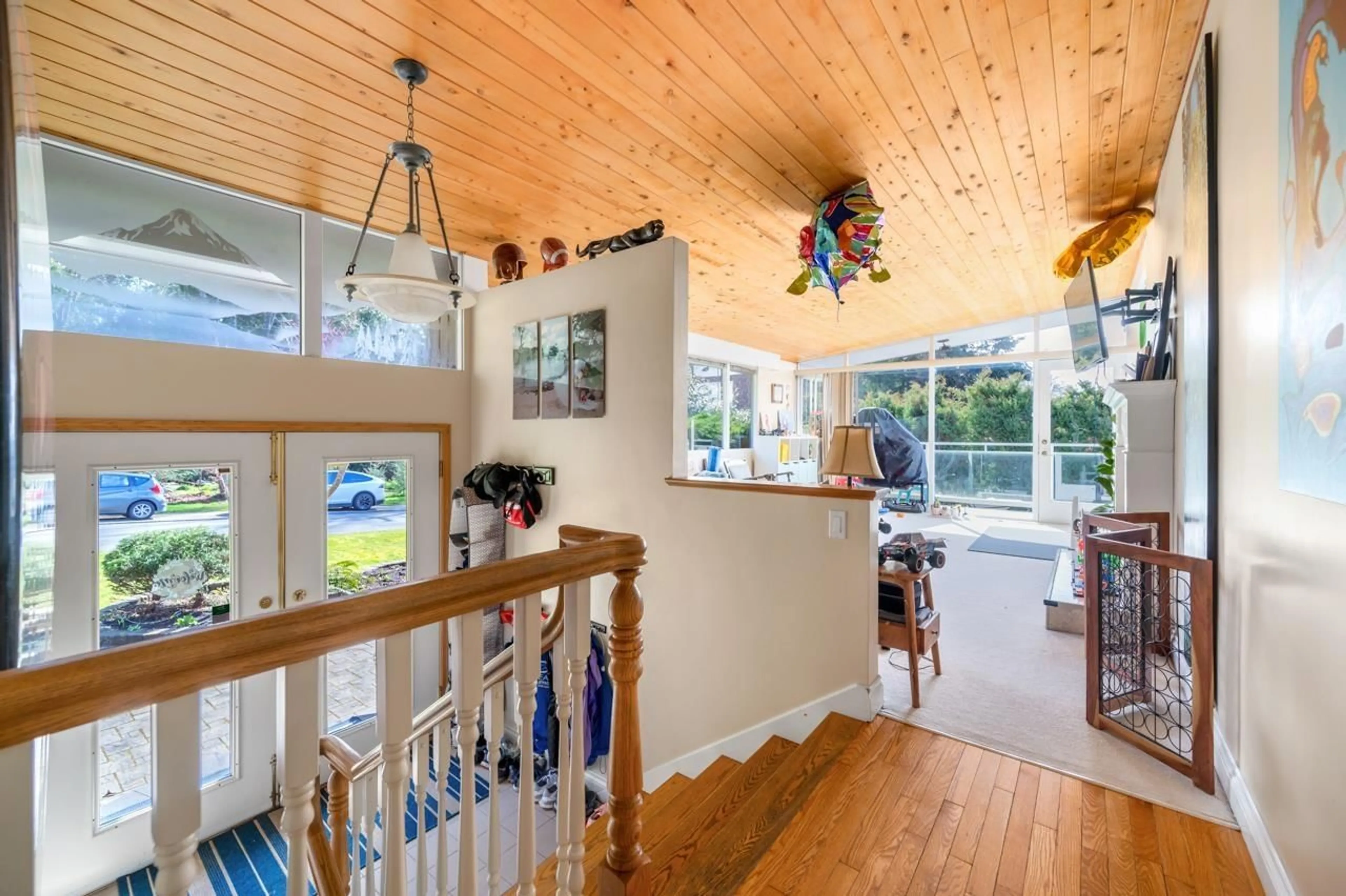 Indoor foyer for 1501 HIGH, White Rock British Columbia V4B3N8