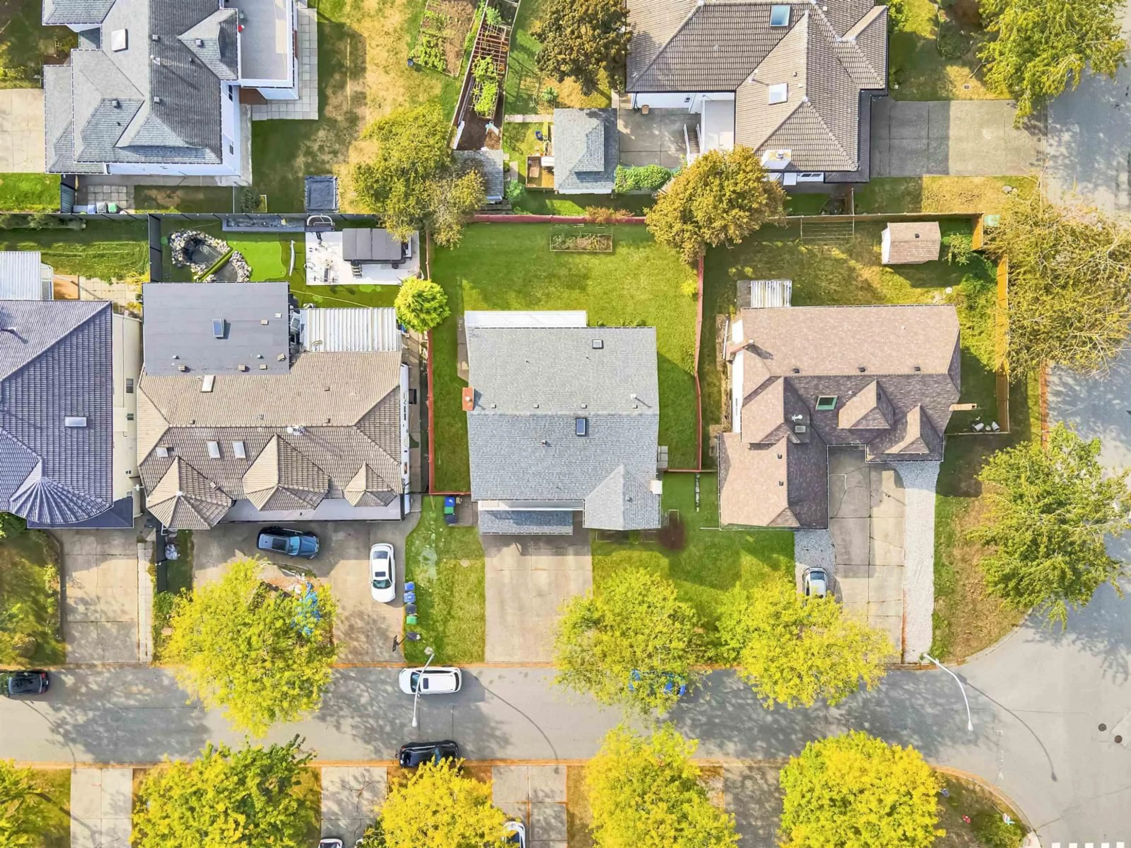 A pic from outside/outdoor area/front of a property/back of a property/a pic from drone, street for 9673 149B, Surrey British Columbia V3R8K6