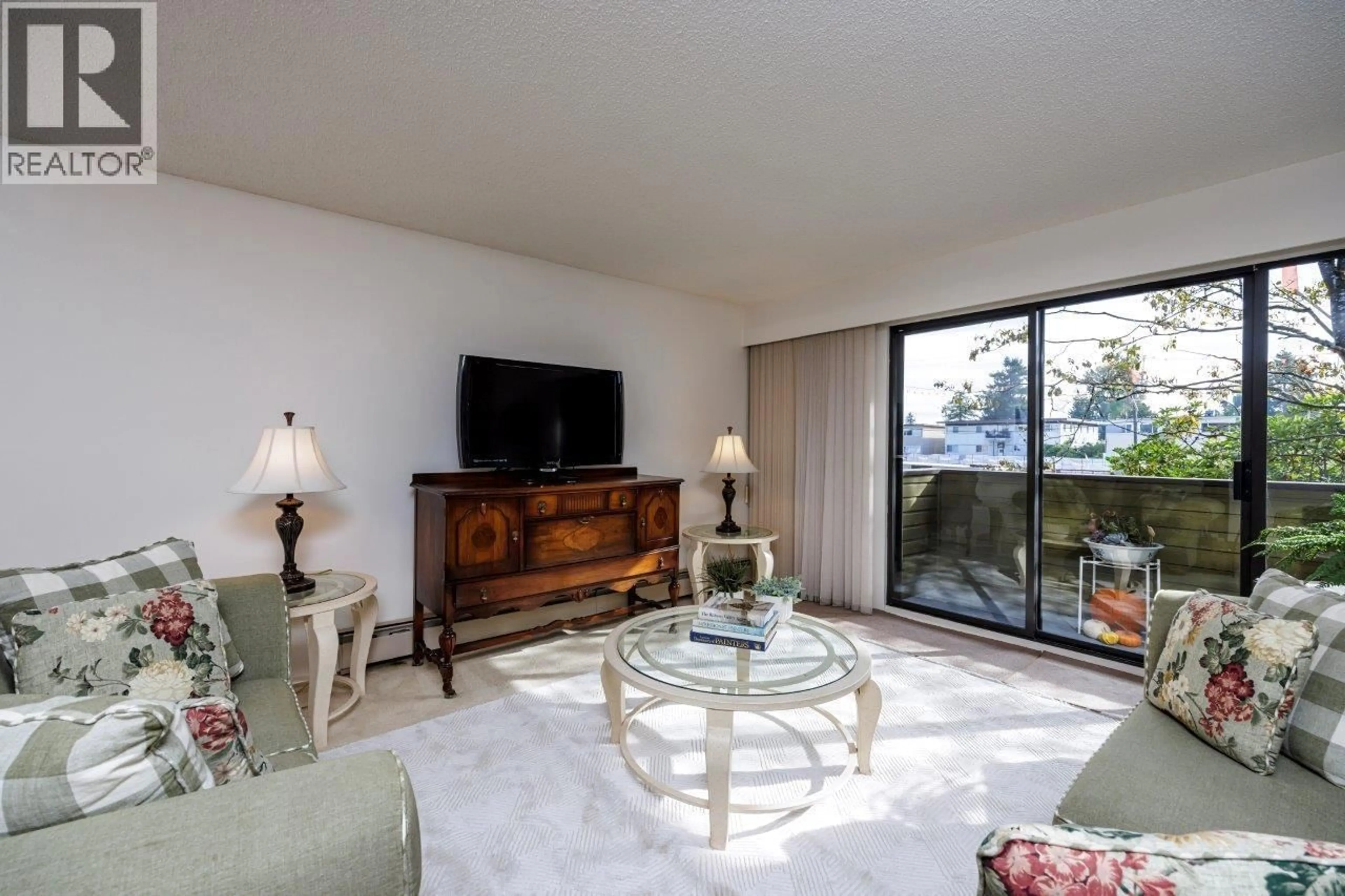 Living room with furniture, unknown for 213 - 6669 TELFORD AVENUE, Burnaby British Columbia V5H4A1