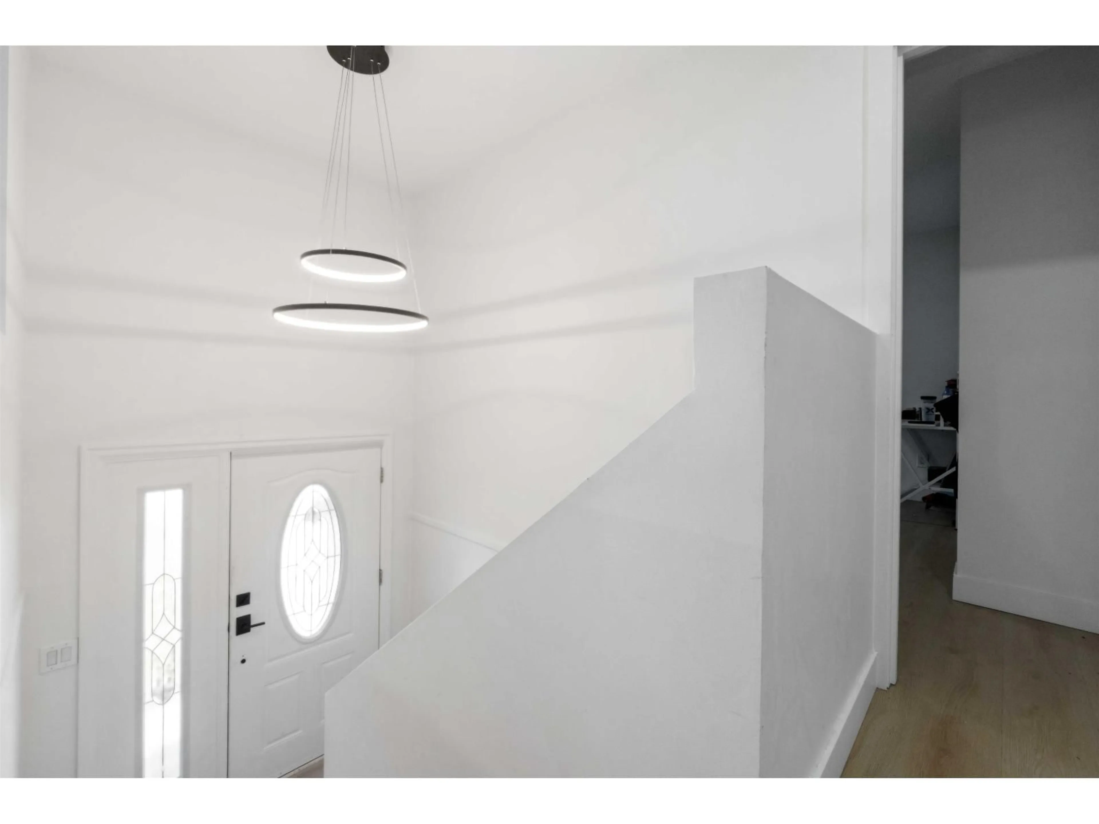 Indoor entryway for 2418 WAYBURNE, Langley British Columbia V2Y1B7