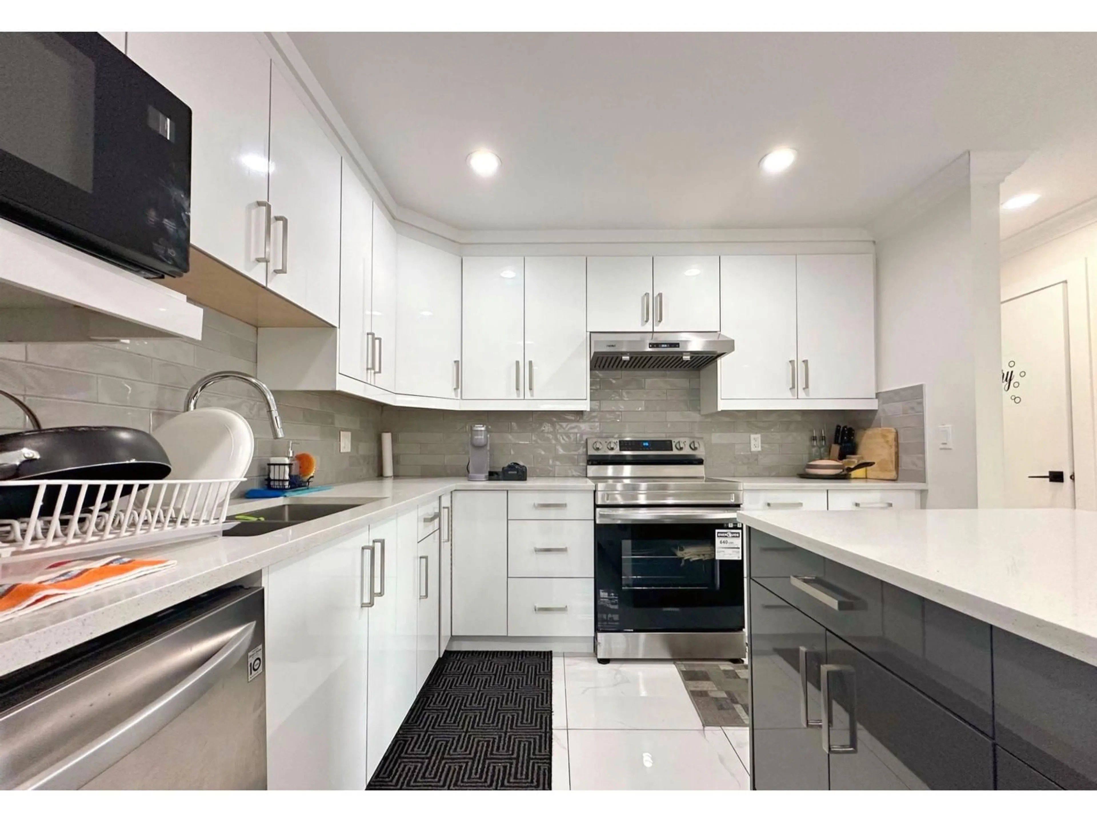 Unknown for 13017 64, Surrey British Columbia V3W1X8