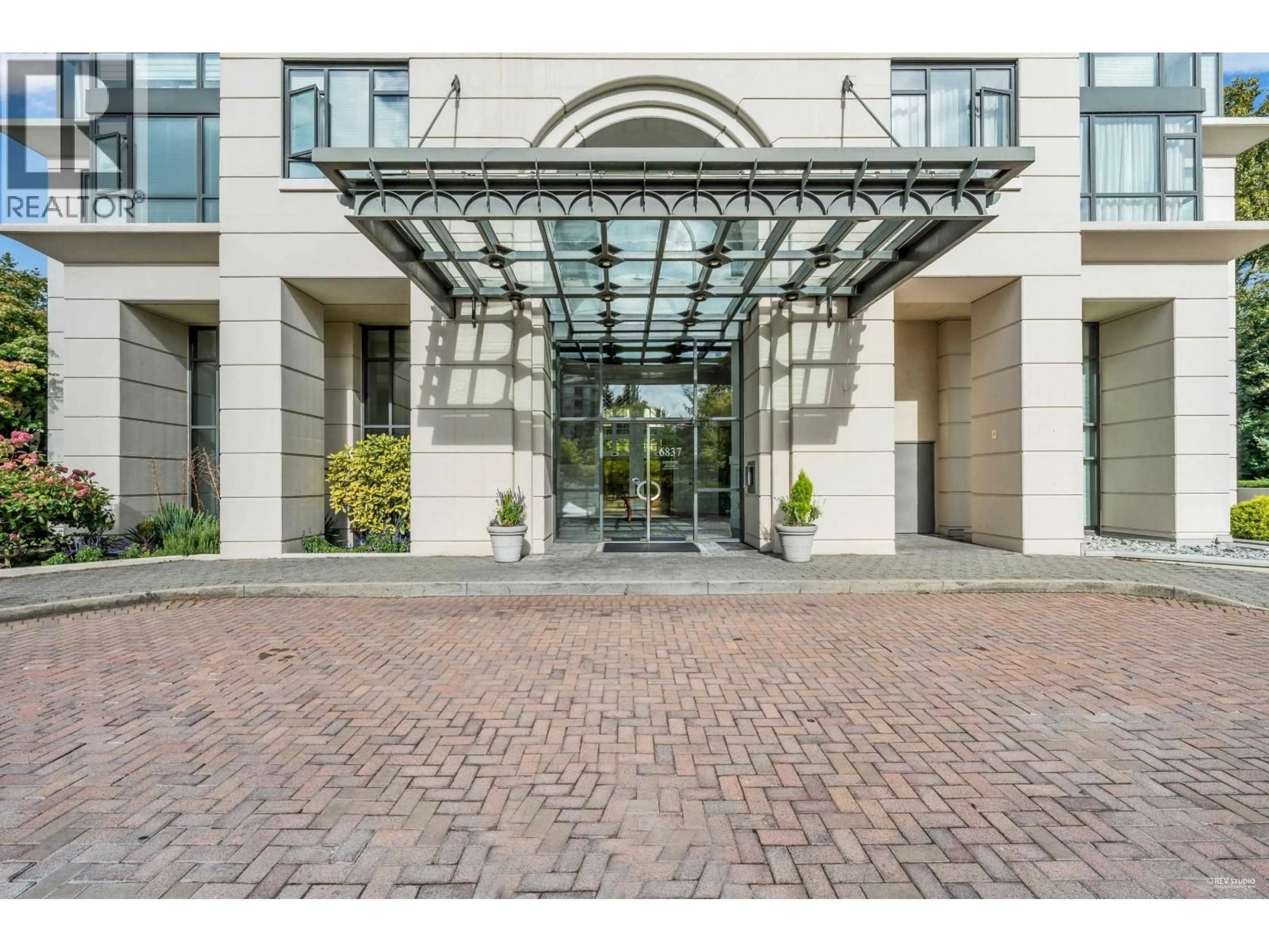 Indoor foyer for 407 - 6837 STATION HILL DRIVE, Burnaby British Columbia V3N5B7