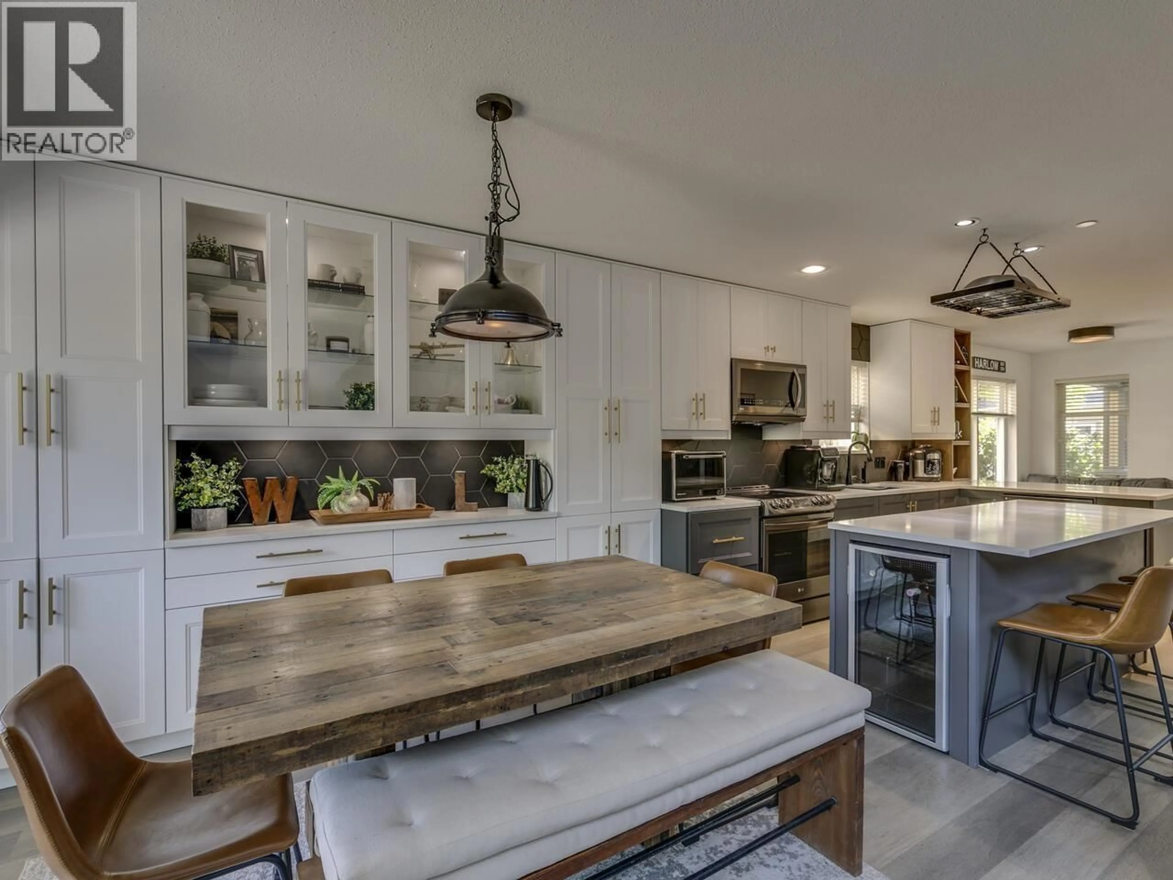Open concept kitchen, unknown for 32 - 41050 TANTALUS ROAD, Squamish British Columbia V8B0M6