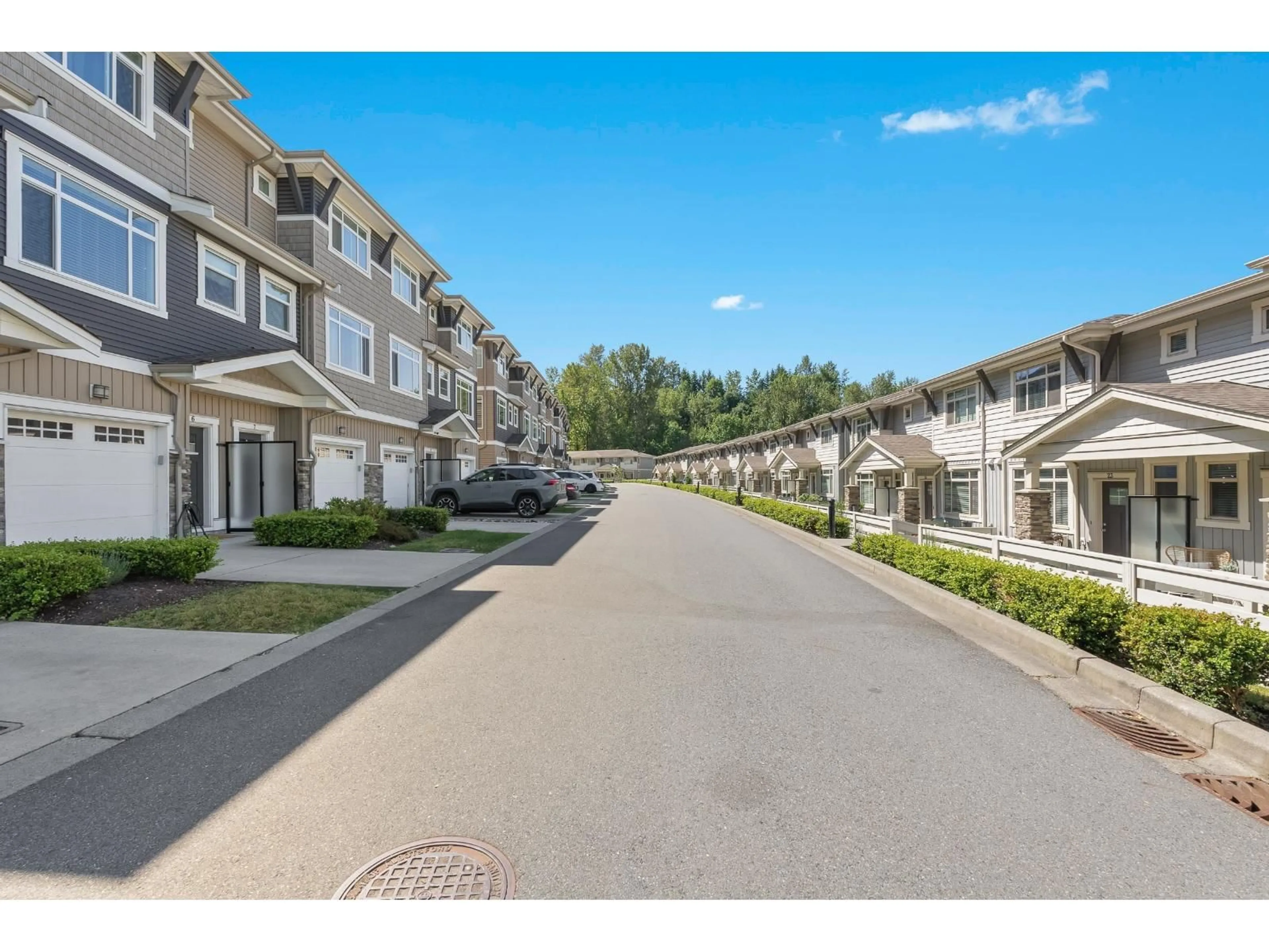 A pic from outside/outdoor area/front of a property/back of a property/a pic from drone, street for 29 - 34230 ELMWOOD, Abbotsford British Columbia V2S0J1