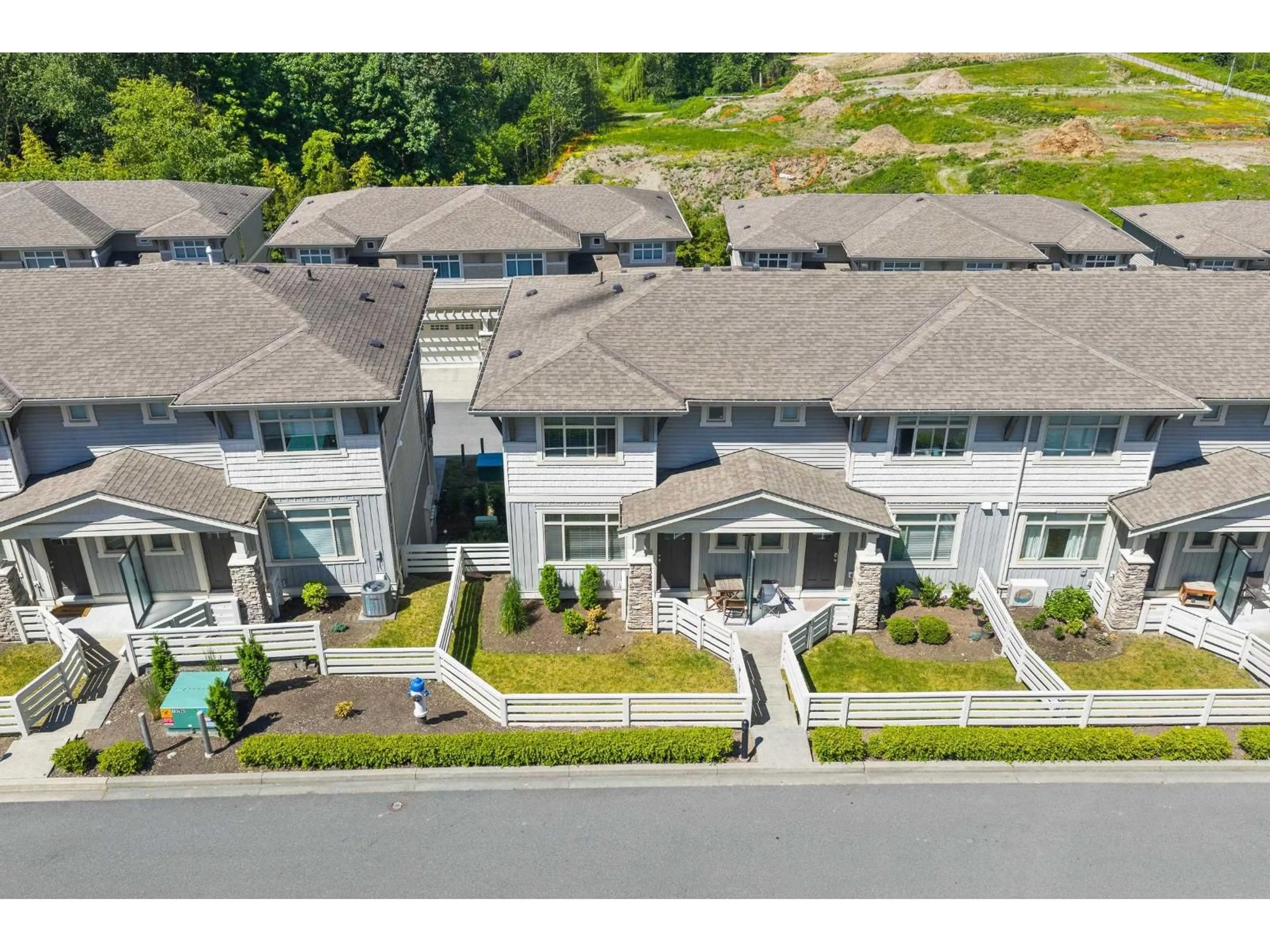 A pic from outside/outdoor area/front of a property/back of a property/a pic from drone, unknown for 29 - 34230 ELMWOOD, Abbotsford British Columbia V2S0J1