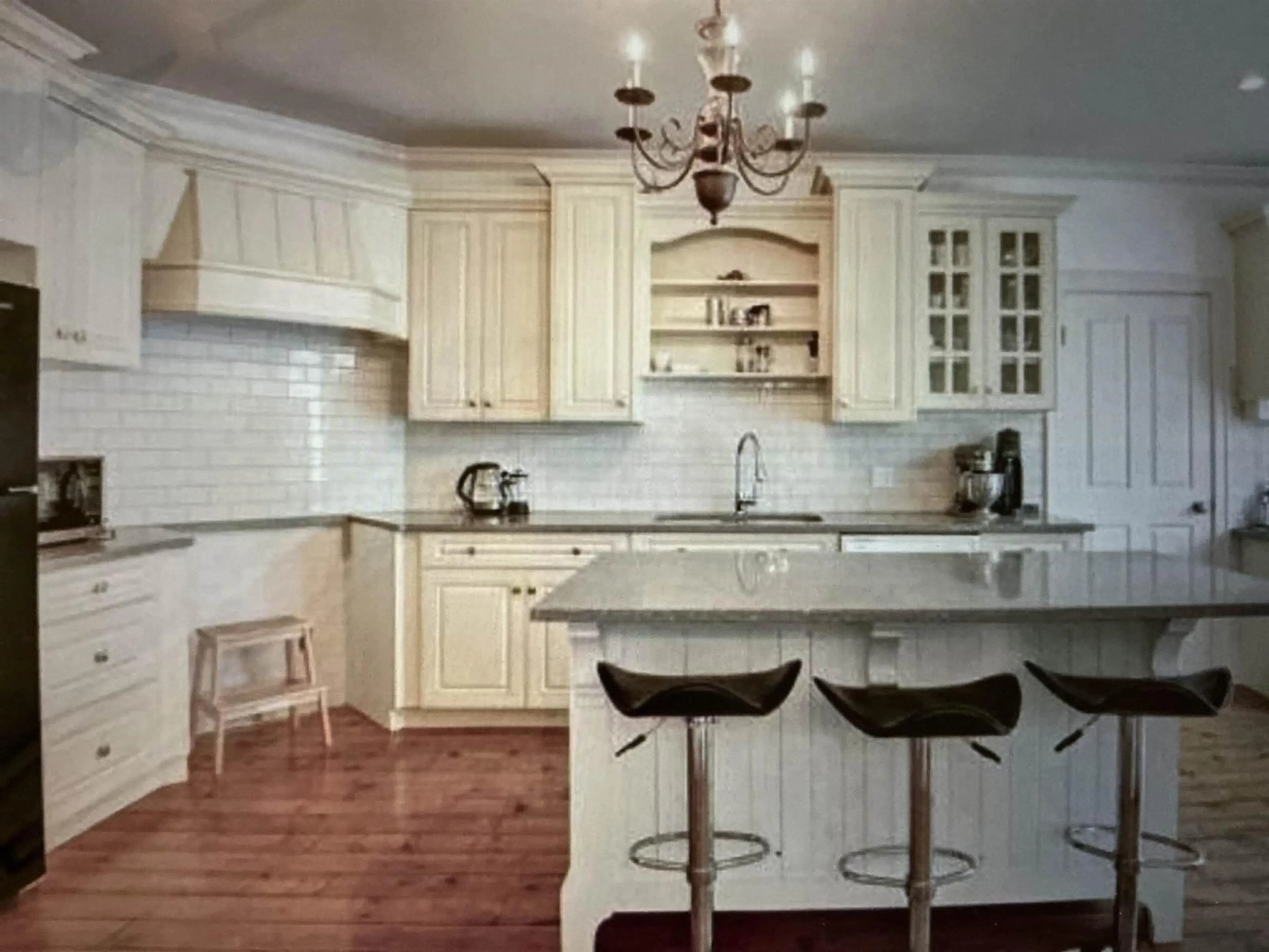 Open concept kitchen, ceramic/tile floor for 13989 29, Surrey British Columbia V4P2N1