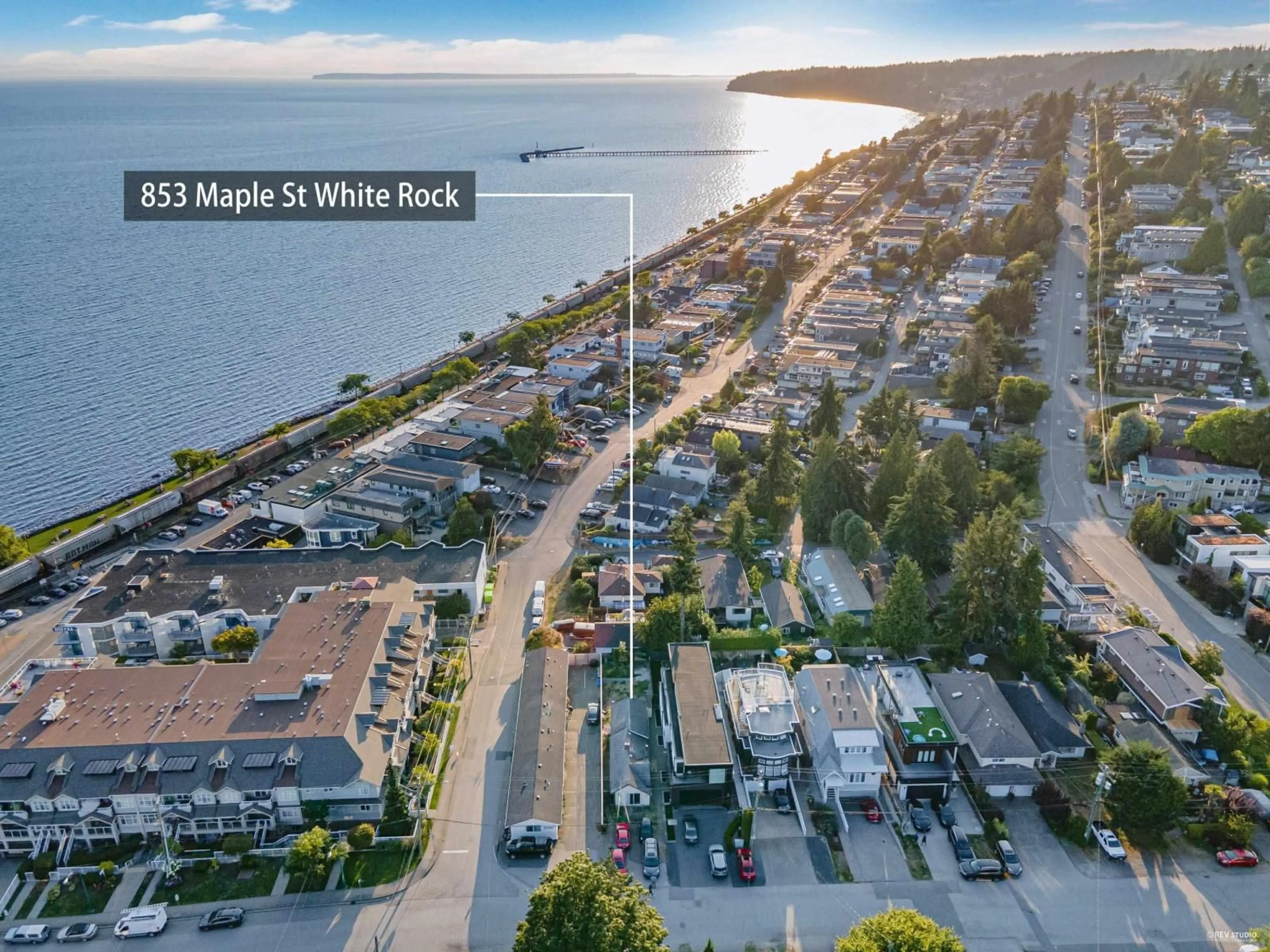 A pic from outside/outdoor area/front of a property/back of a property/a pic from drone, water/lake/river/ocean view for 853 MAPLE, White Rock British Columbia V4B4M3