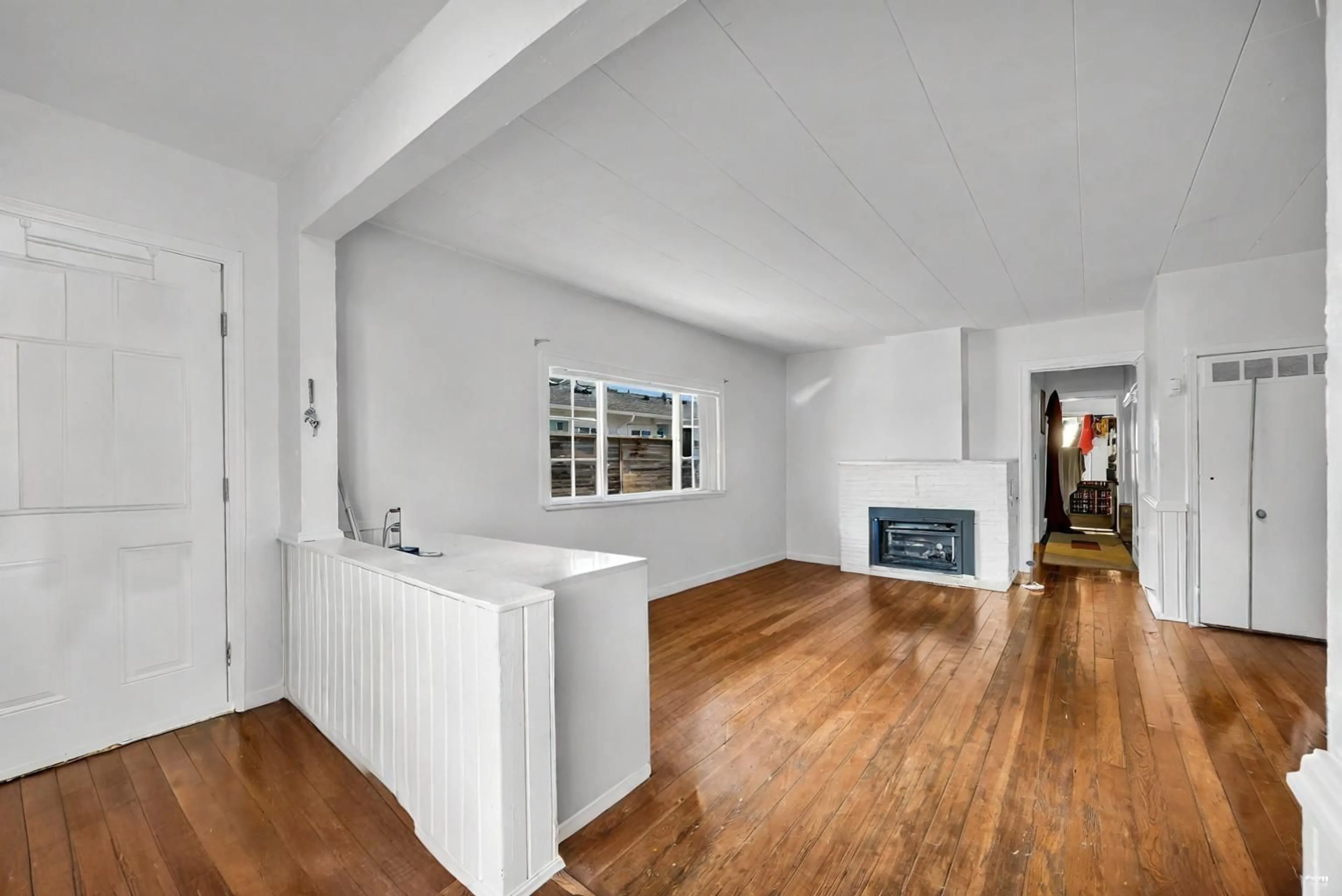 Unknown for 853 MAPLE, White Rock British Columbia V4B4M3