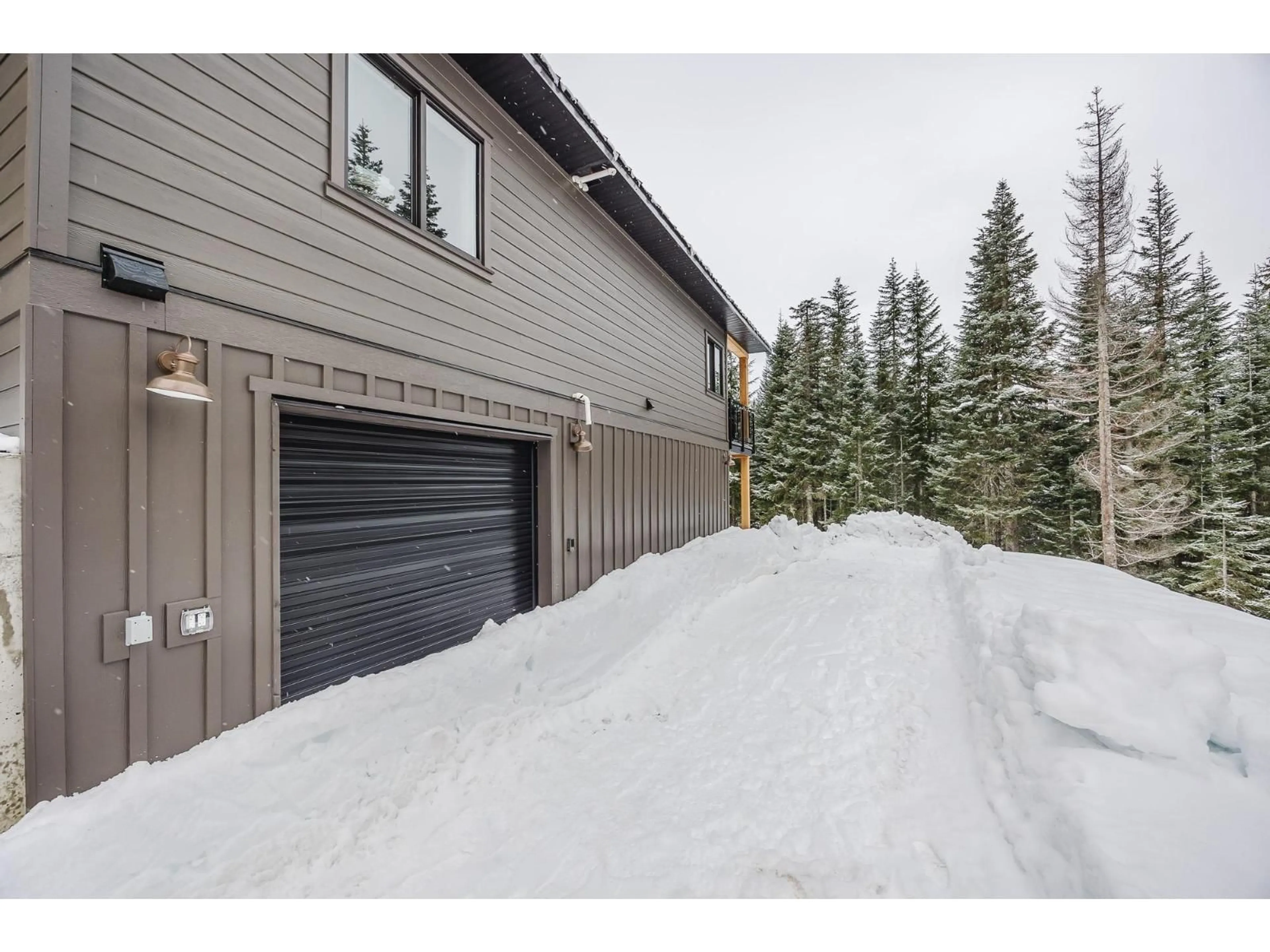 Indoor garage for 20788 EDELWEISS, Agassiz British Columbia V0M1A1