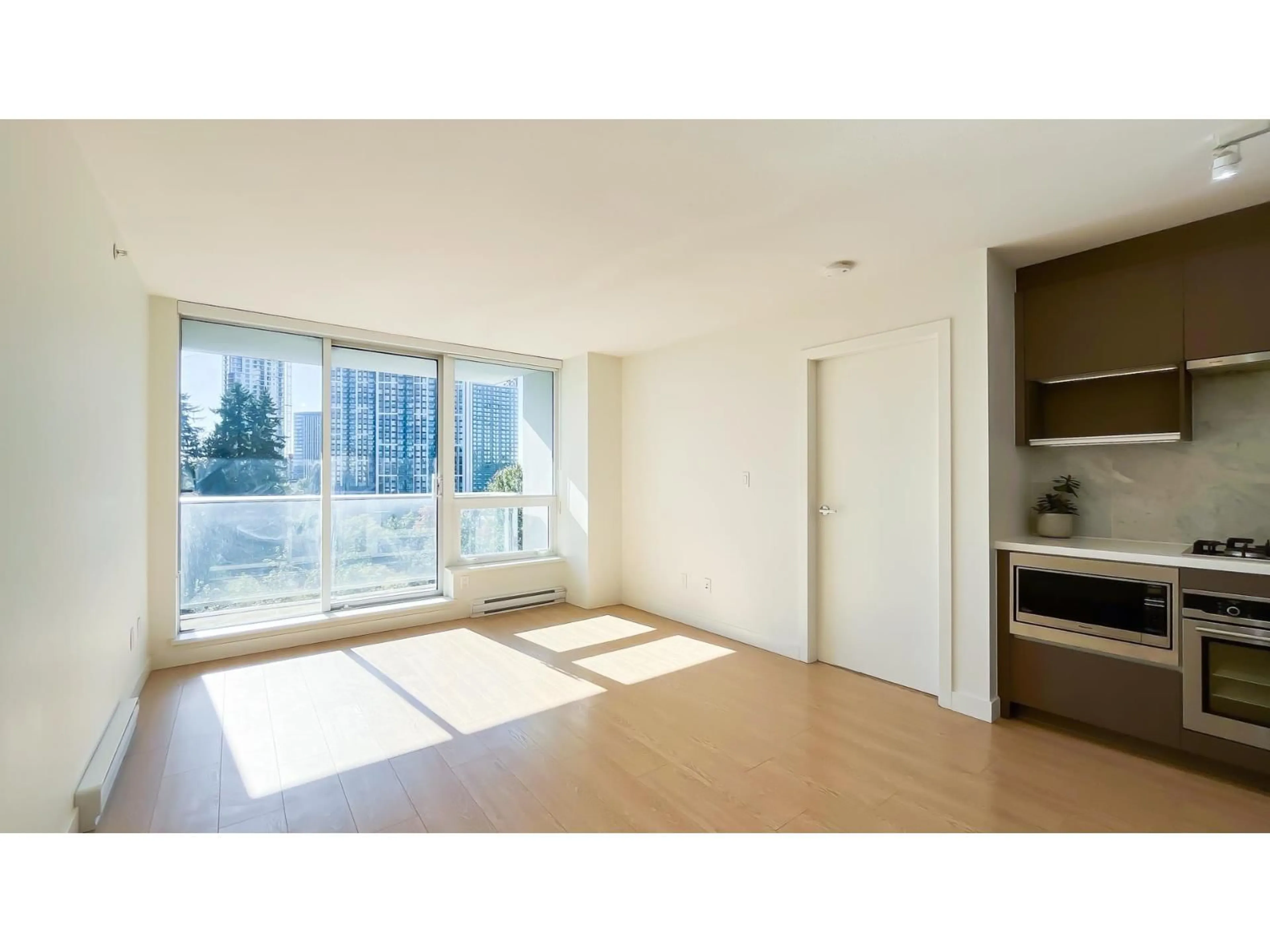 A pic of a room for 1105 - 13750 100, Surrey British Columbia V3T0L3