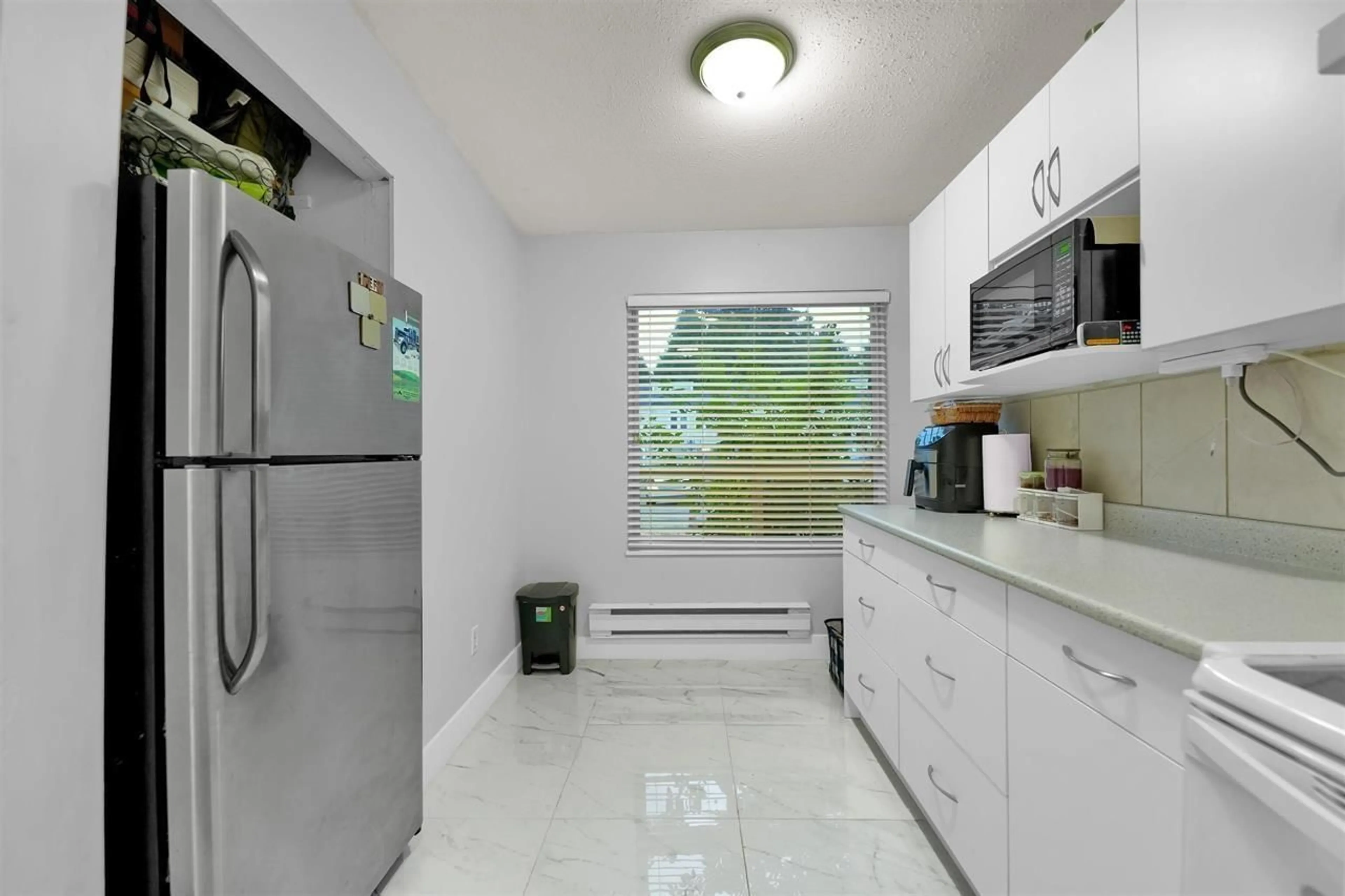 Standard kitchen, ceramic/tile floor for 33 - 3075 TRETHEWEY, Abbotsford British Columbia V2T3R4